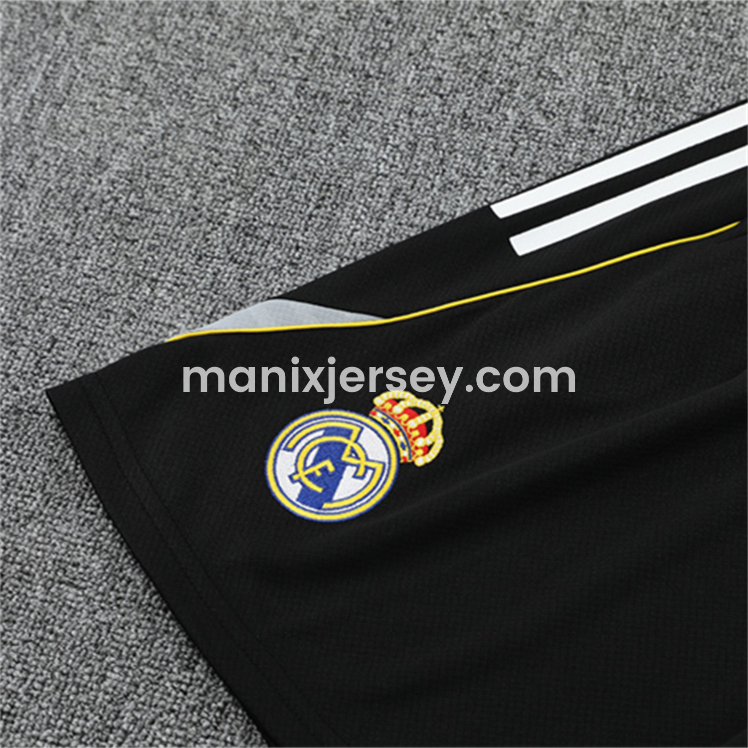 ManixJersey.com | Real Madrid 25-26 Short-Sleeve Training Set - Yellow Line Black Top and Black Shorts -Customize Name, Number and Patch | Worldwide Shipping