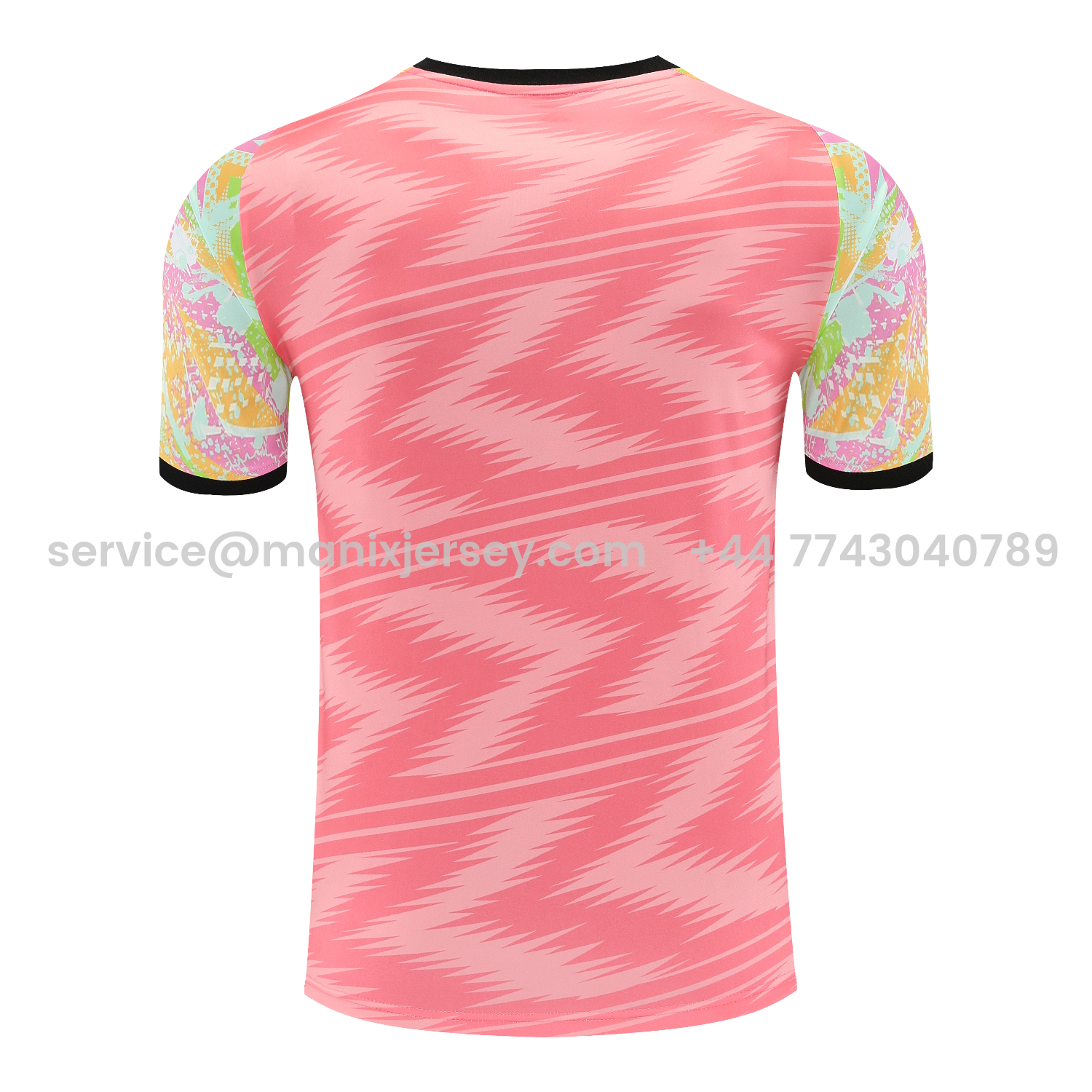 ManixJersey.com | Real Madrid 25-26 Short-Sleeve Training Set - Pink Arrow Pattern Top & Black Shorts -Customize Name, Number and Patch | Worldwide Shipping