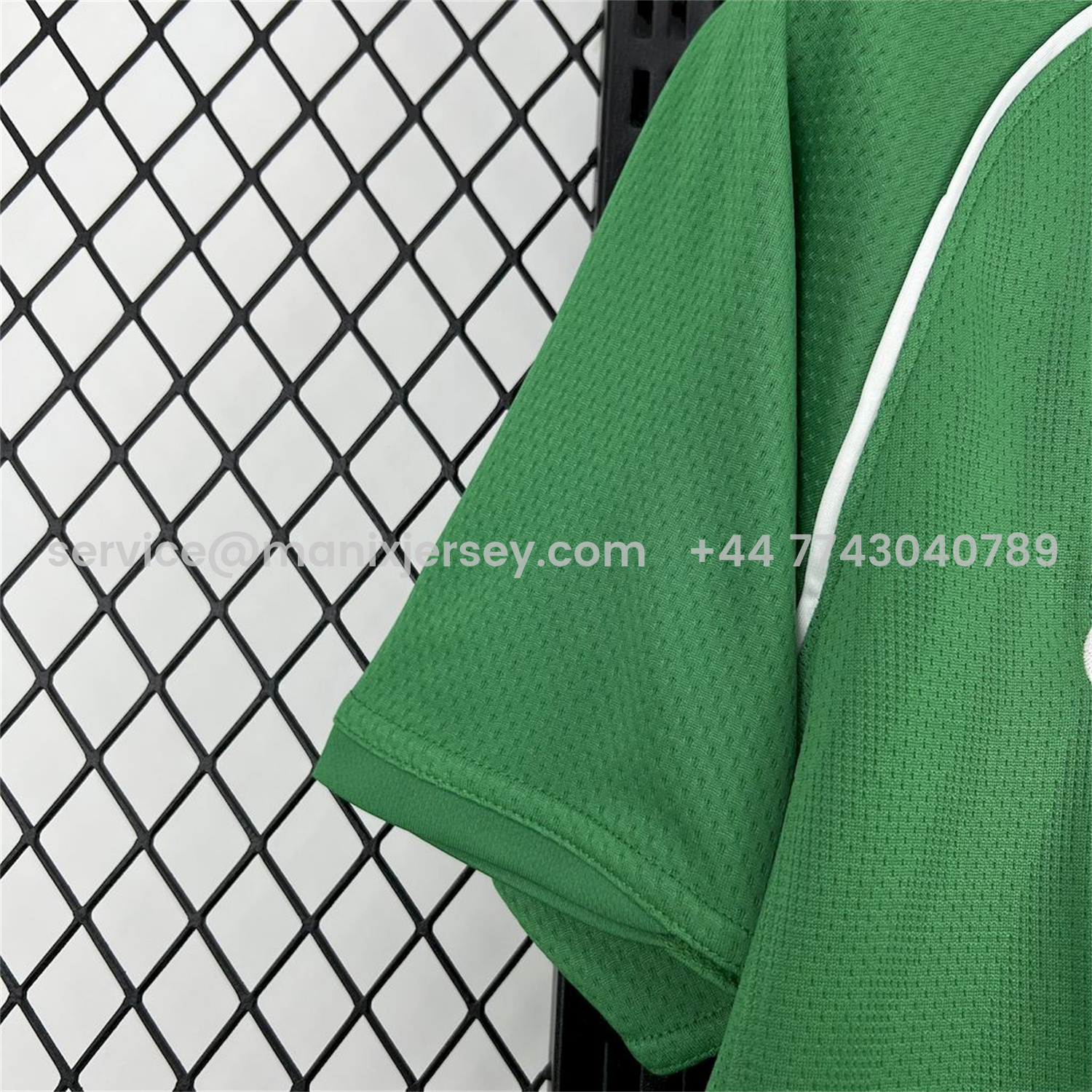 ManixJersey.com | Retro Manchester United 2007-08 Green Goalkeeper Jersey -Customize Name, Number and Patch | Worldwide Shipping