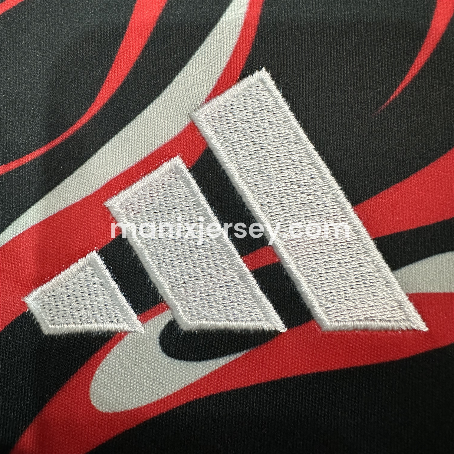ManixJersey.com | Manchester United 25-26 Black and Red Pre-Match Traning Jersey - Fans Version -Customize Name, Number and Patch | Worldwide Shipping