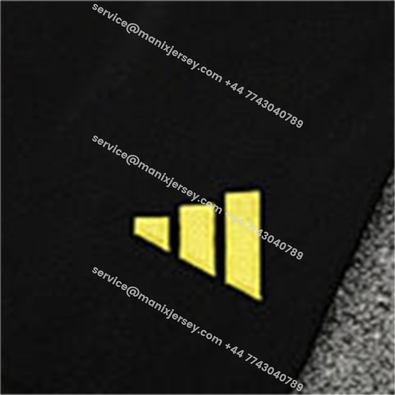ManixJersey.com | Manchester United 25-26 Short-Sleeve Training Set - Yellow Lines Black Top & Black Shorts -Customize Name, Number and Patch | Worldwide Shipping