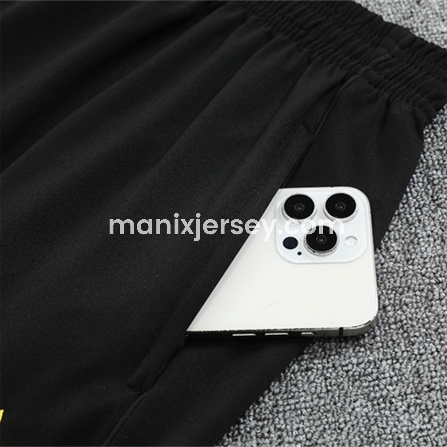 ManixJersey.com | Manchester United 25-26 Kid Long Sleeves Training Set - Black Top & Black Pants -Customize Name, Number and Patch | Worldwide Shipping