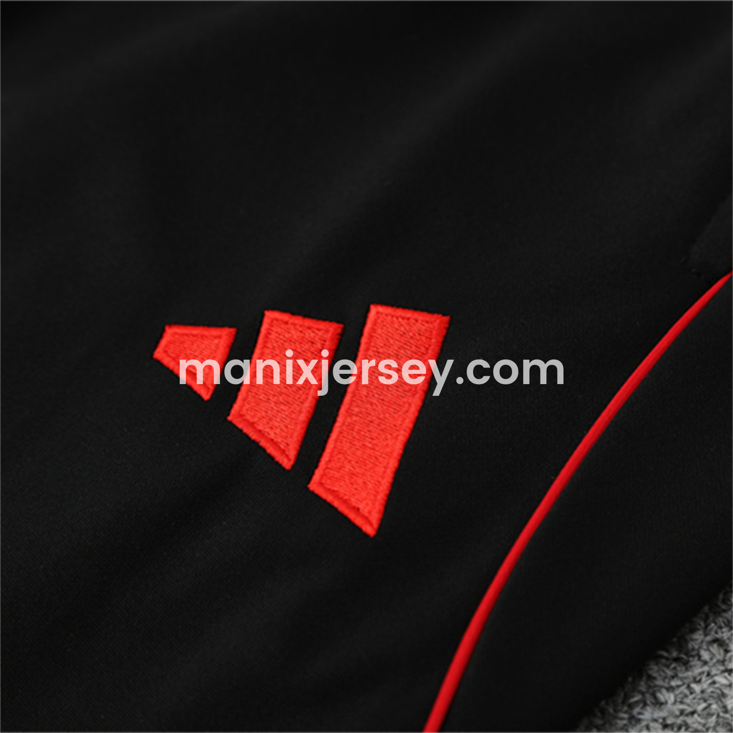 ManixJersey.com | Bayern Munich 25-26 Long Sleeves Training Set - Black Top & Black Pants -Customize Name, Number and Patch | Worldwide Shipping