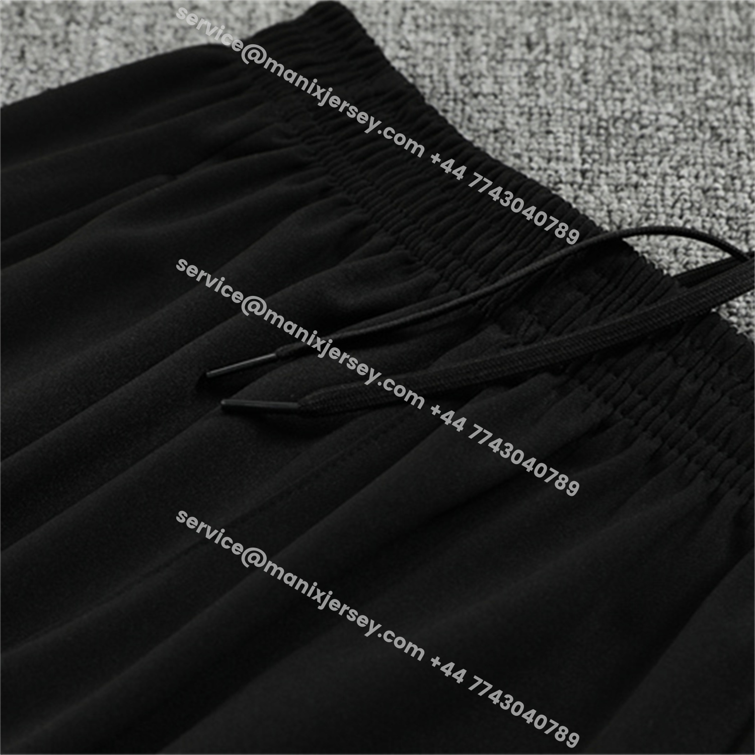 ManixJersey.com | Liver.pool 25-26 Kids Long Sleeve Training Set - Player Version - White Top & Black Pants -Customize Name, Number and Patch | Worldwide Shipping