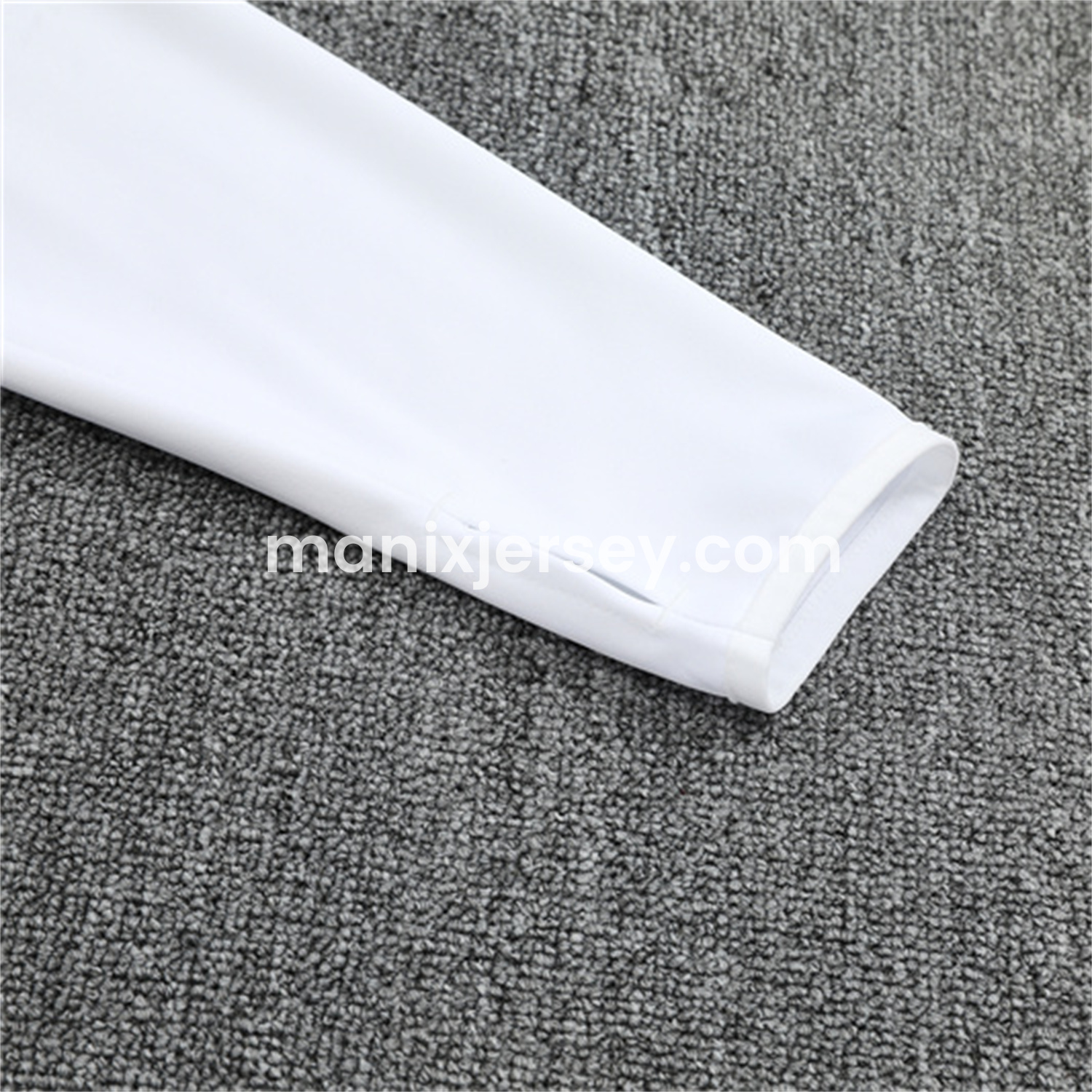 ManixJersey.com | Real Madrid 25-26 Long Sleeve Training Set - Yellow Line White Top and Black Shorts -Customize Name, Number and Patch | Worldwide Shipping