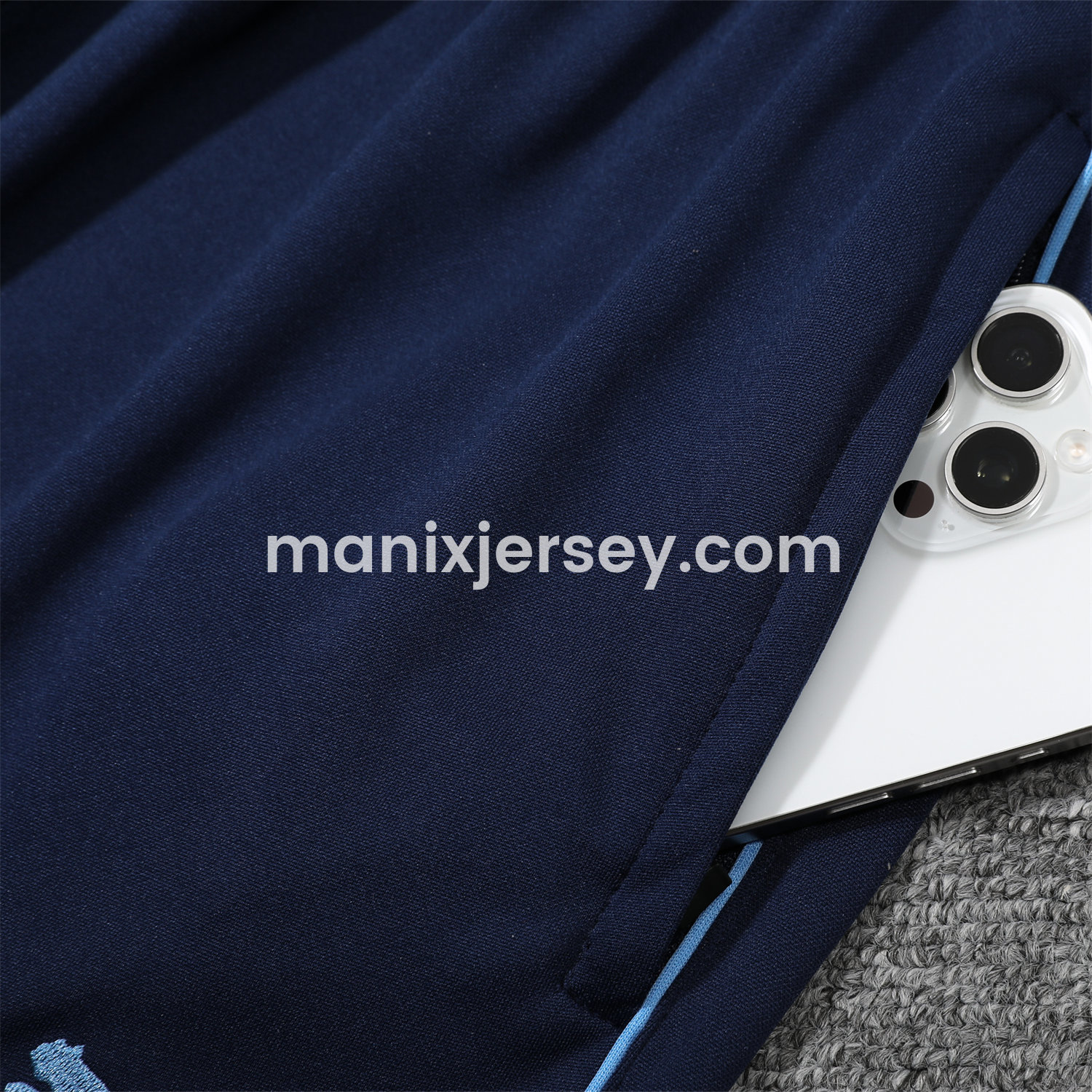 ManixJersey.com | Manchester City 25-26 POLO Short-Sleeve Training Set - Blue Top and Deep Blue Pants -Customize Name, Number and Patch | Worldwide Shipping