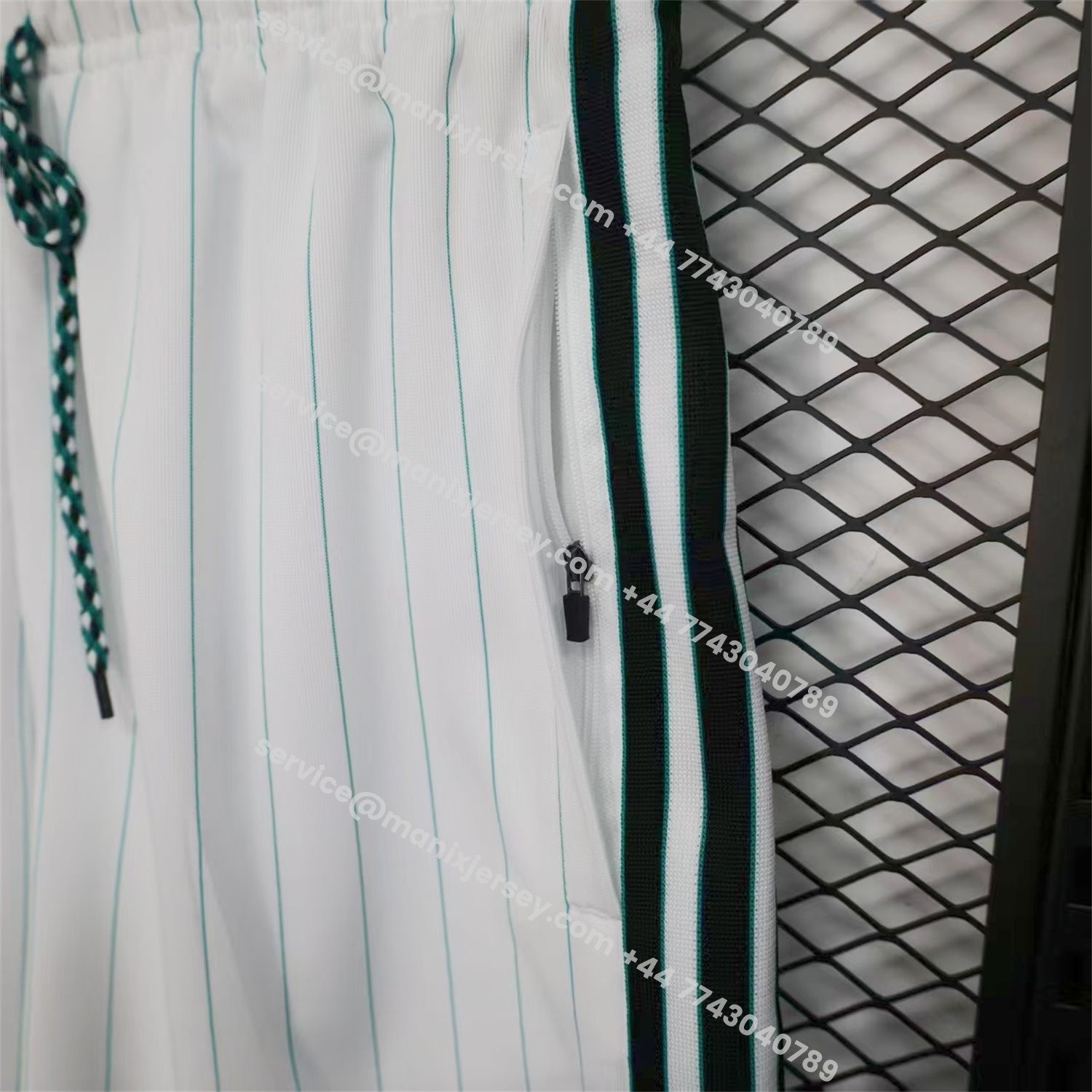 ManixJersey.com | Liver.pool 25-26 Trefoil White Travel Shorts - Player Version -Customize Name, Number and Patch | Worldwide Shipping