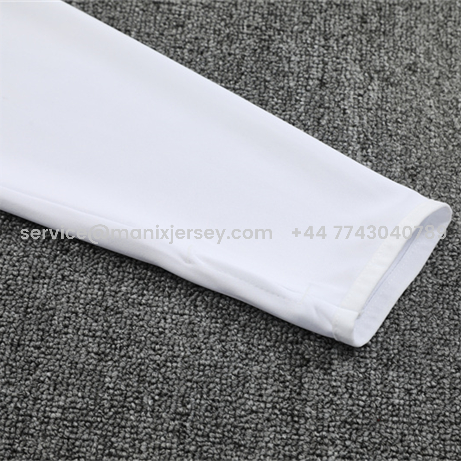 ManixJersey.com | Real Madrid 25-26 Long Sleeve Training Set - White Top & Blue Pants -Customize Name, Number and Patch | Worldwide Shipping