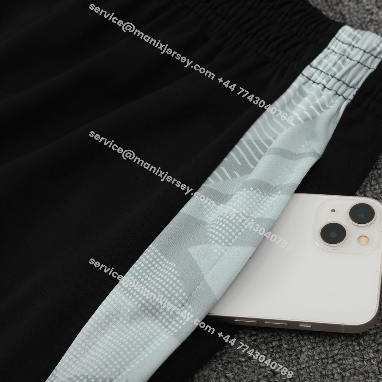ManixJersey.com | Real Madrid 25-26 Traning Hoodie Set - Triangular Spots White Hoodie With Black Pants -Customize Name, Number and Patch | Worldwide Shipping