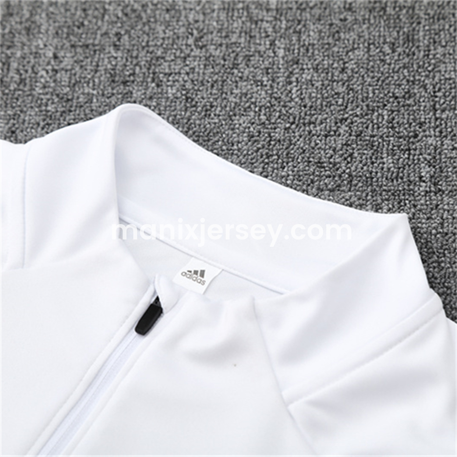 ManixJersey.com | Manchester United 25-26 Kid Long Sleeves Training Set - White Top & Black Pants -Customize Name, Number and Patch | Worldwide Shipping
