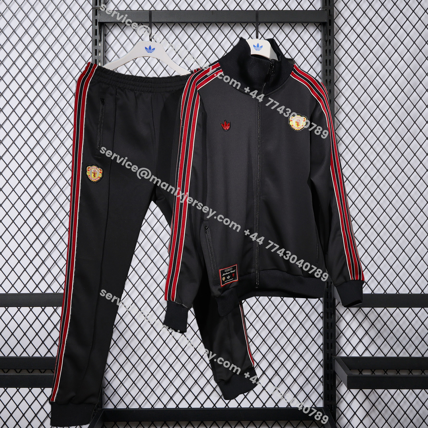 ManixJersey.com | Manchester United 25-26 Red Lines Training Set - Black Top and Black Pants -Customize Name, Number and Patch | Worldwide Shipping
