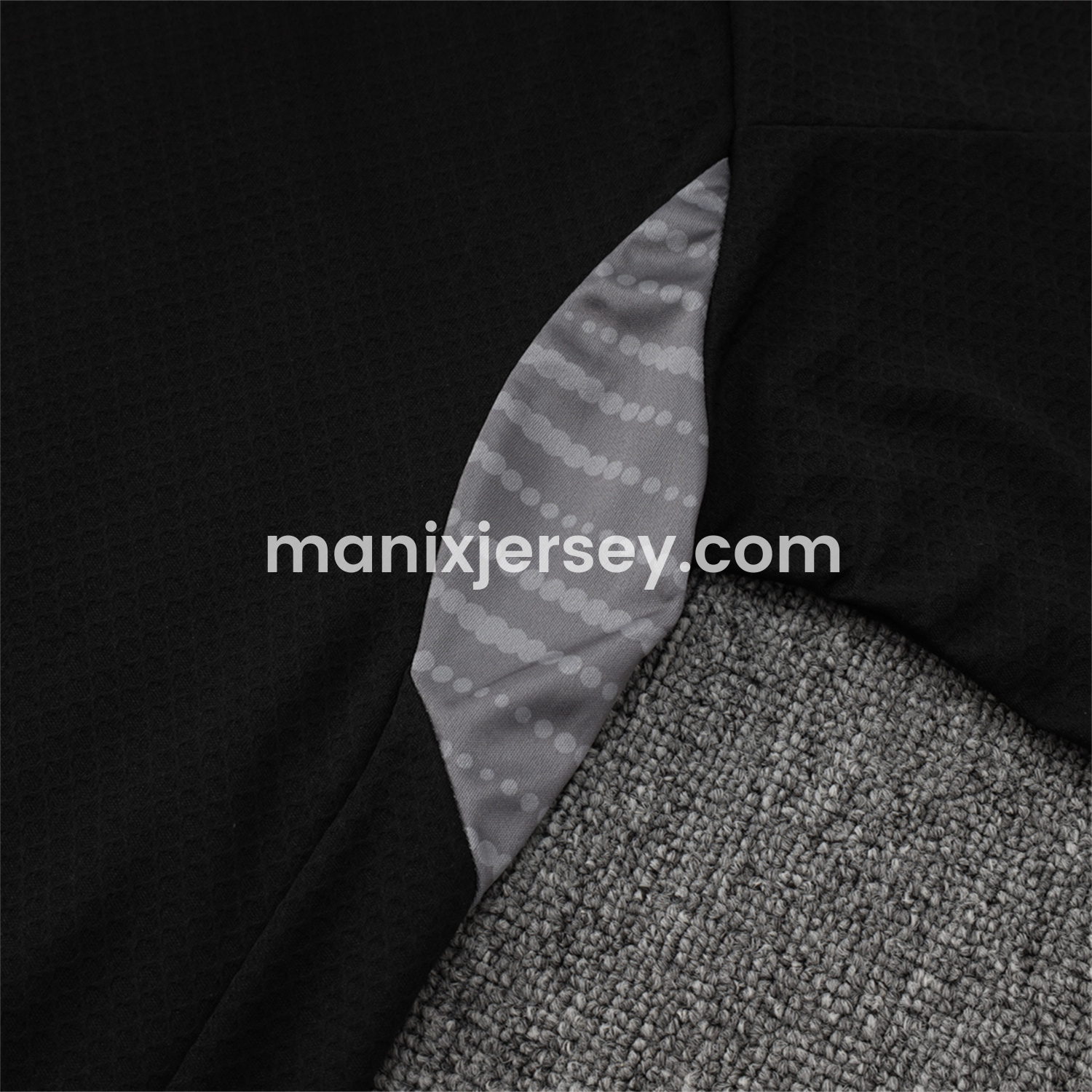 ManixJersey.com | Real Madrid 25-26 Short-Sleeve Training Set - Black Top and Black Shorts -Customize Name, Number and Patch | Worldwide Shipping