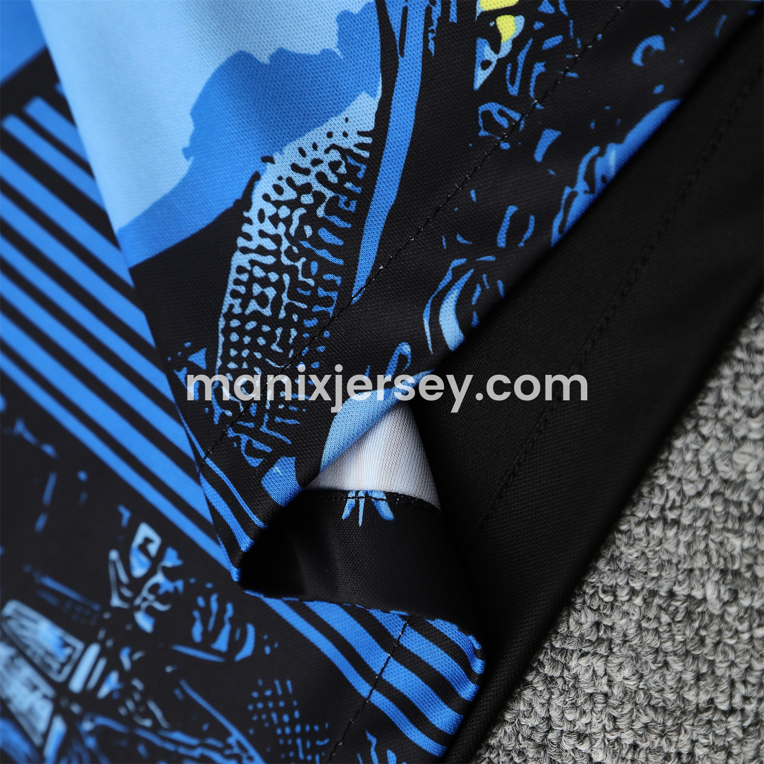 ManixJersey.com | Brazil 25-26 Blue Jesus Statue Vest Training Set - Blue Vest & Black Shorts -Customize Name, Number and Patch | Worldwide Shipping