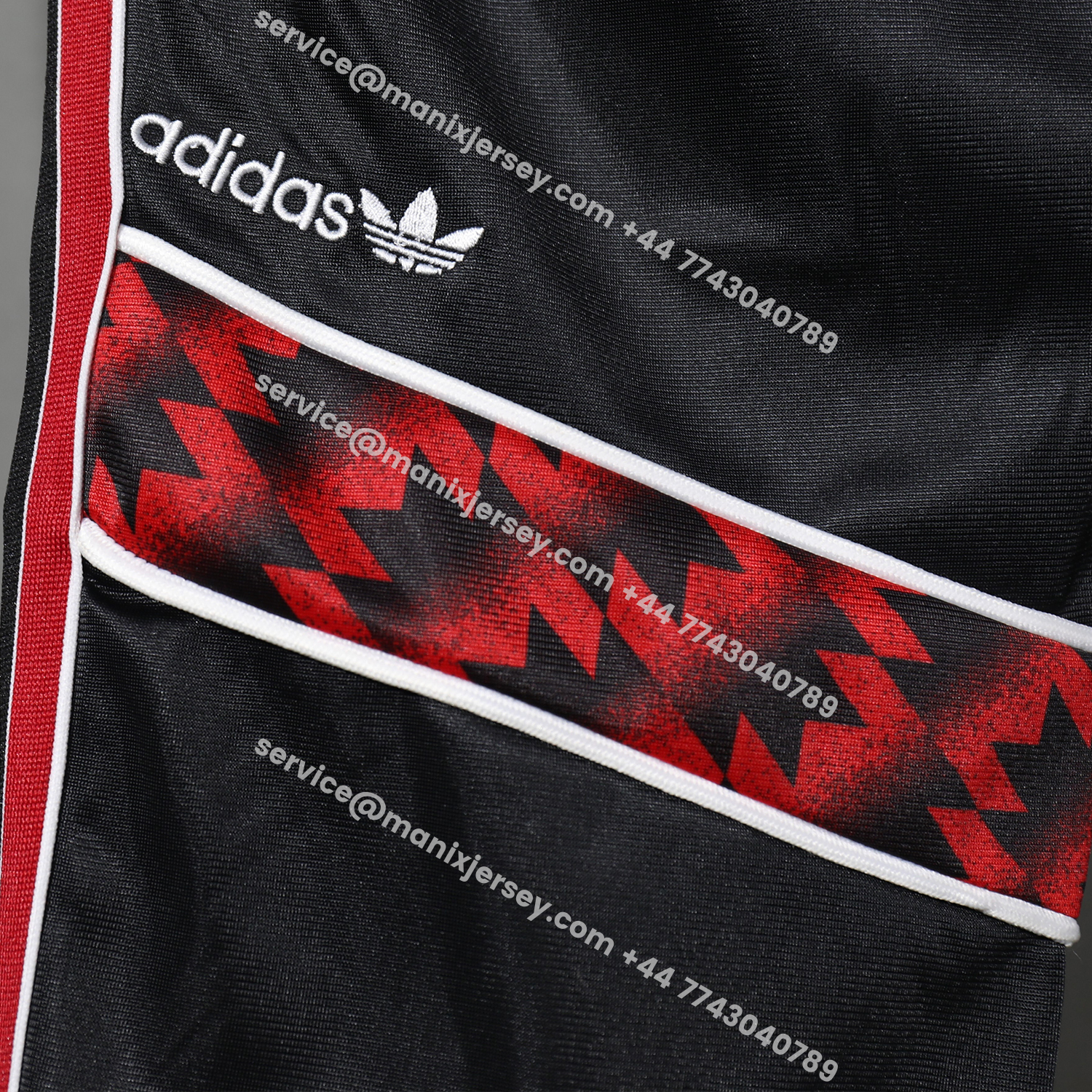ManixJersey.com | Manchester United 25-26 Training Set - Red Black Top and Black Pants -Customize Name, Number and Patch | Worldwide Shipping