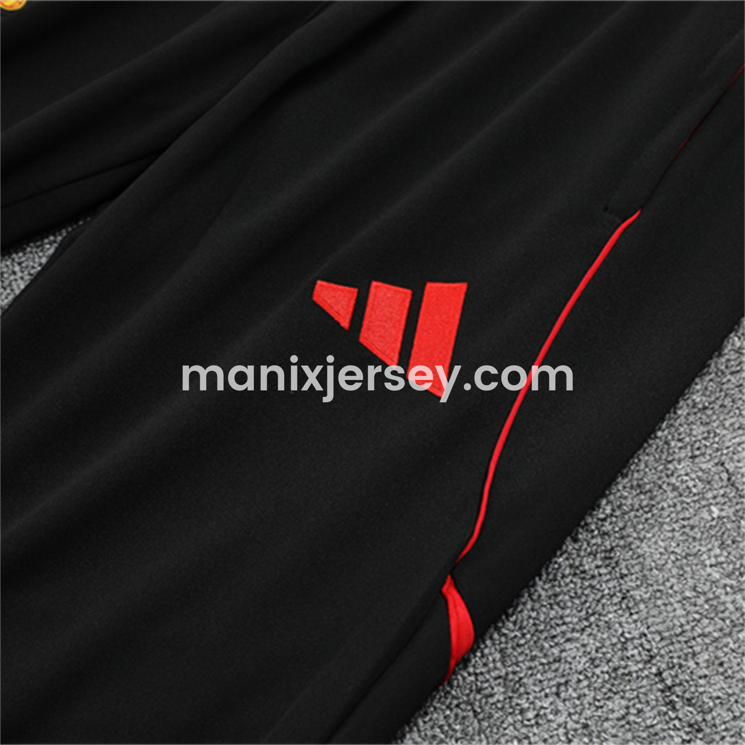 ManixJersey.com | Manchester United 25-26 Long Sleeves Training Set - Red-Black Top & Black Pants -Customize Name, Number and Patch | Worldwide Shipping