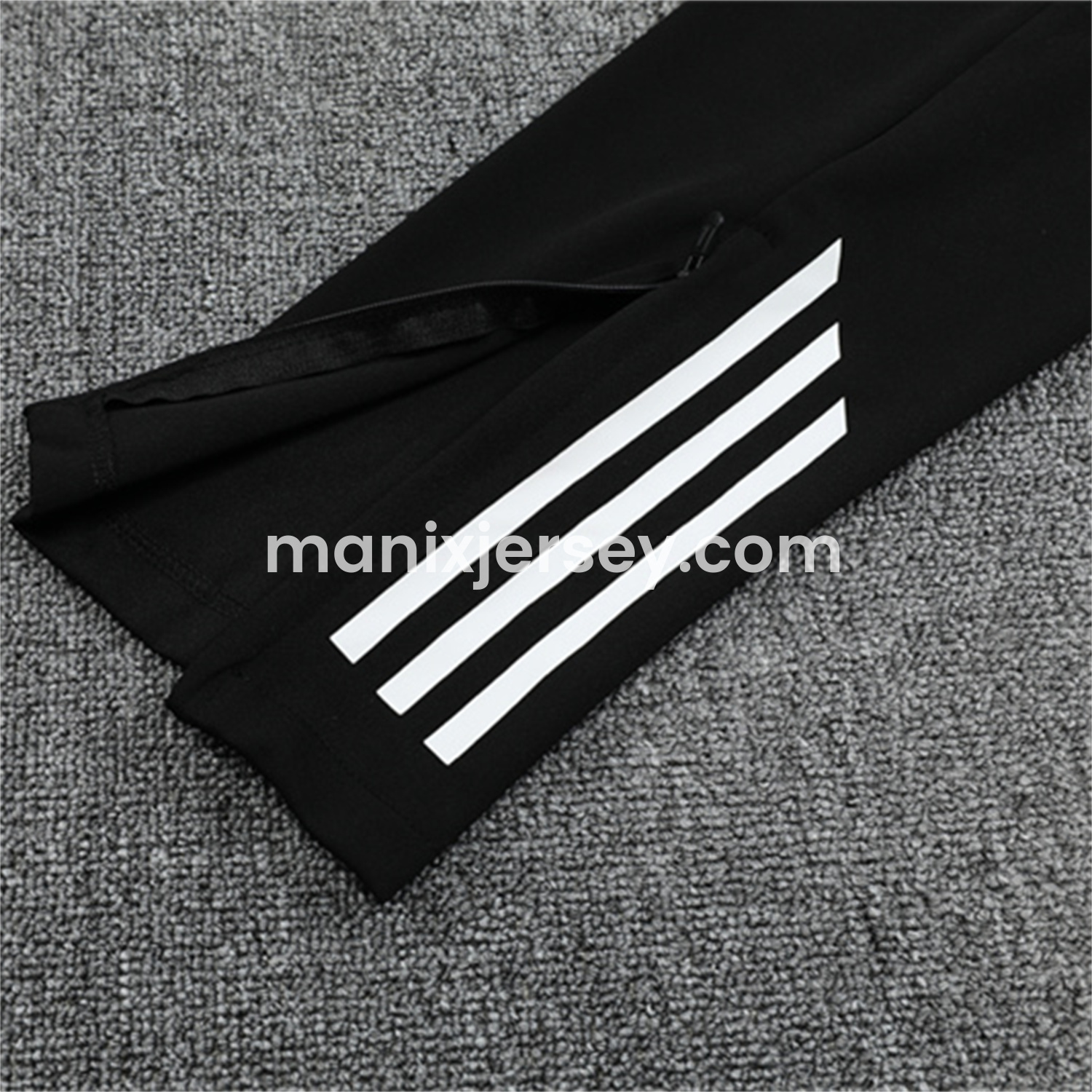 ManixJersey.com | Real Madrid 25-26 Long Sleeve Training Set - Yellow Line White Top and Black Shorts -Customize Name, Number and Patch | Worldwide Shipping