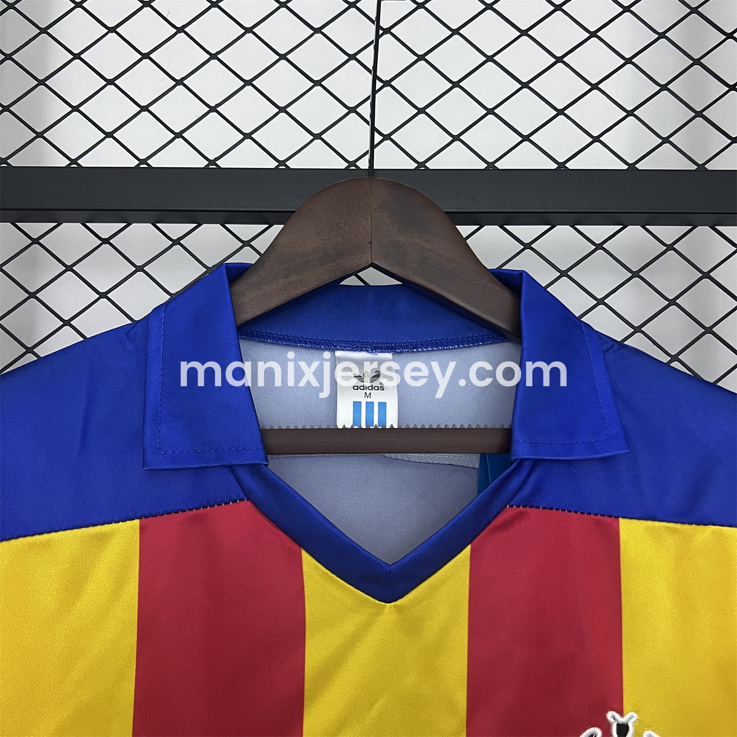 ManixJersey.com | Retro Valencia 1980-82 Away Jersey -Customize Name, Number and Patch | Worldwide Shipping