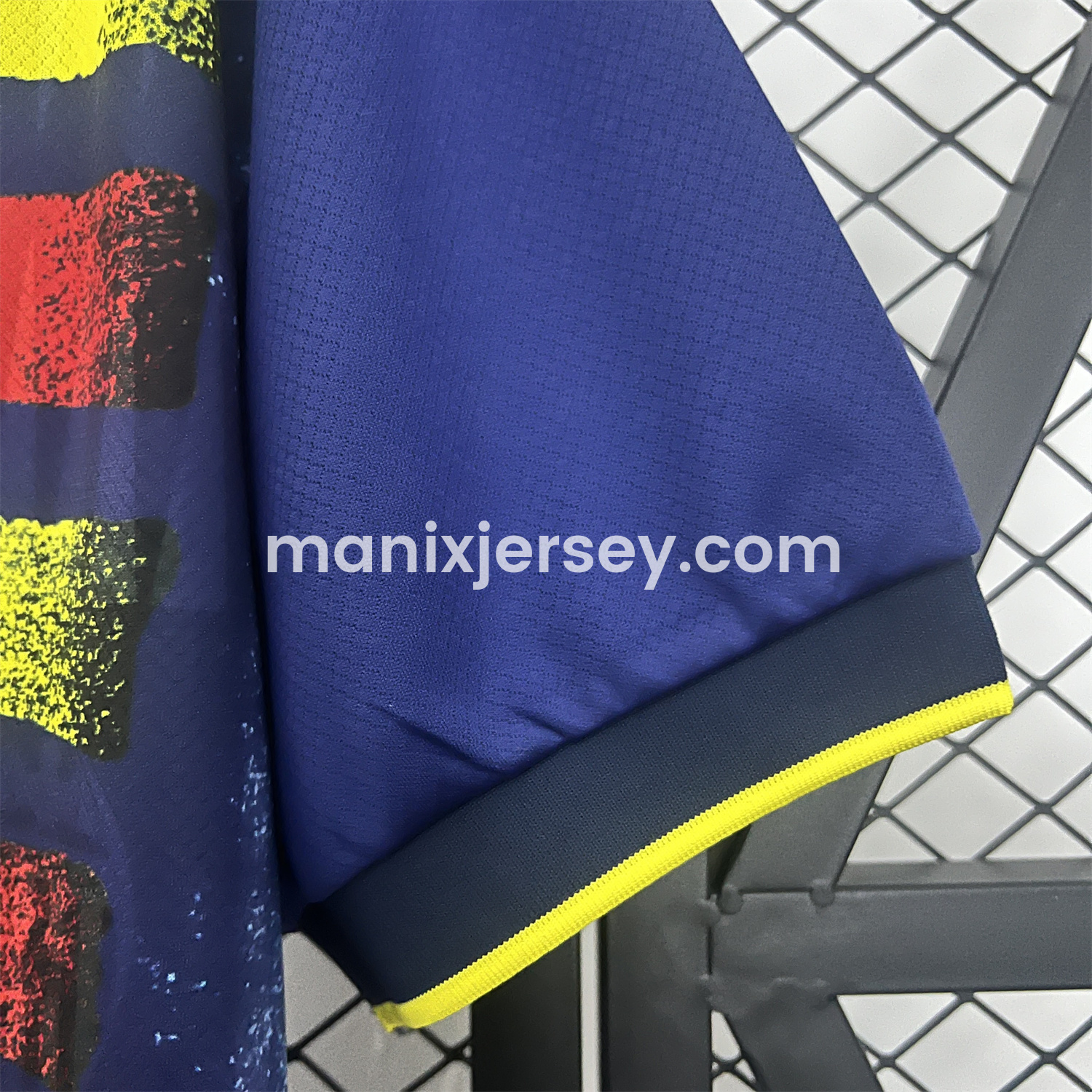 ManixJersey.com | Retro Valencia 1996-97 Away Jersey -Customize Name, Number and Patch | Worldwide Shipping