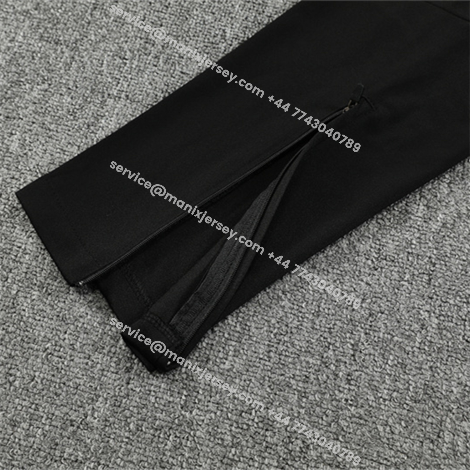 ManixJersey.com | Liver.pool 25-26 Kids Long Sleeve Training Set - Player Version - Black Top & Black Pants -Customize Name, Number and Patch | Worldwide Shipping