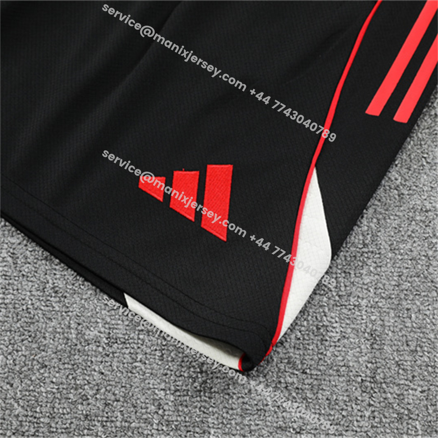 ManixJersey.com | Liver.pool 25-26 Short-Sleeve Training Set - Black Top & Black Shorts -Customize Name, Number and Patch | Worldwide Shipping