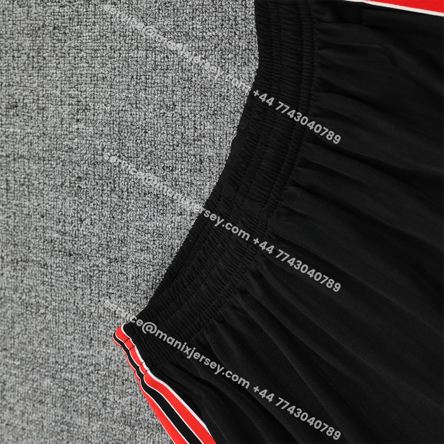 ManixJersey.com | Manchester United 25-26 Vest Training Set - Red Retro Logo Black Vest & Black Shorts -Customize Name, Number and Patch | Worldwide Shipping