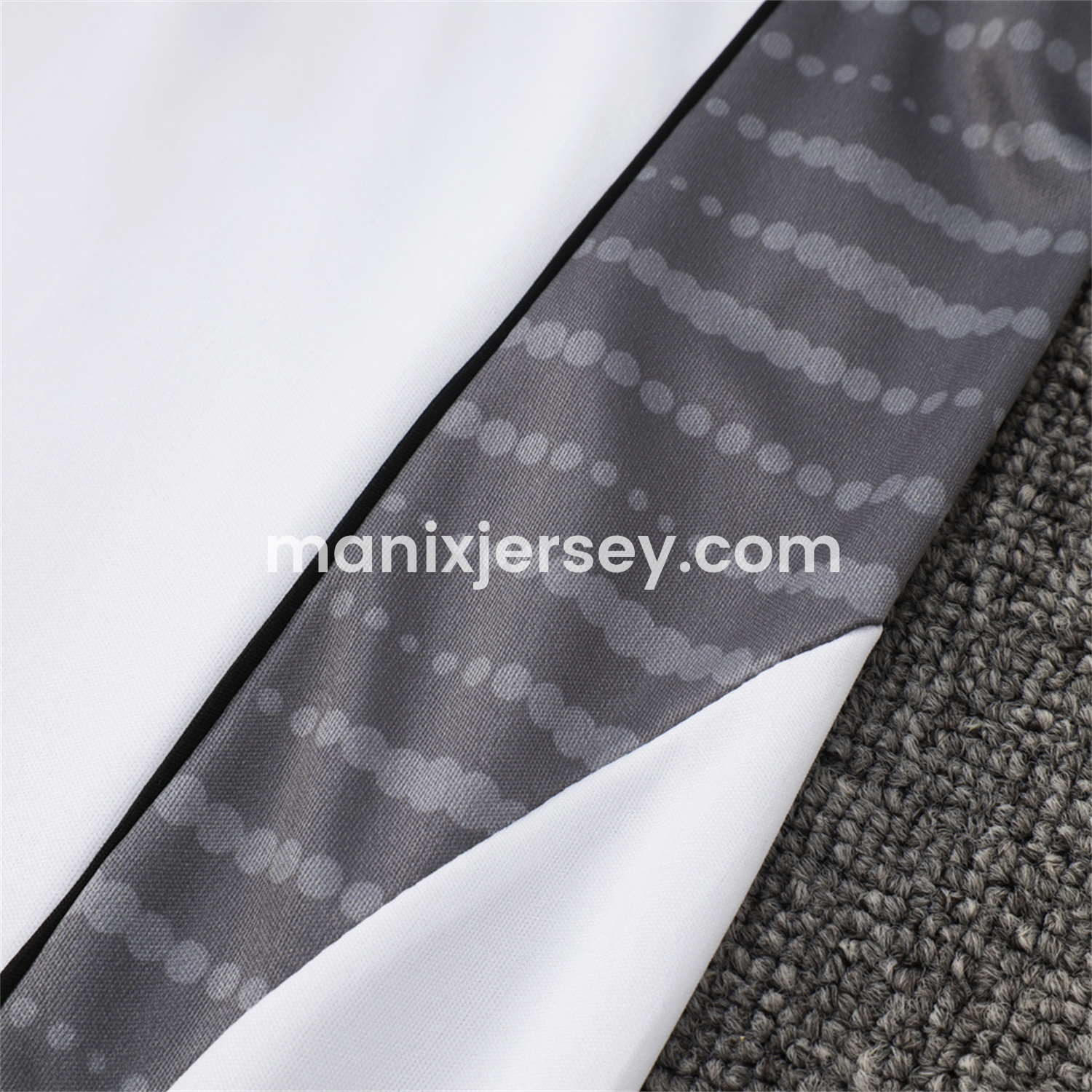 ManixJersey.com | Real Madrid 25-26 Vest Training Set - White Vest and Black Shorts -Customize Name, Number and Patch | Worldwide Shipping