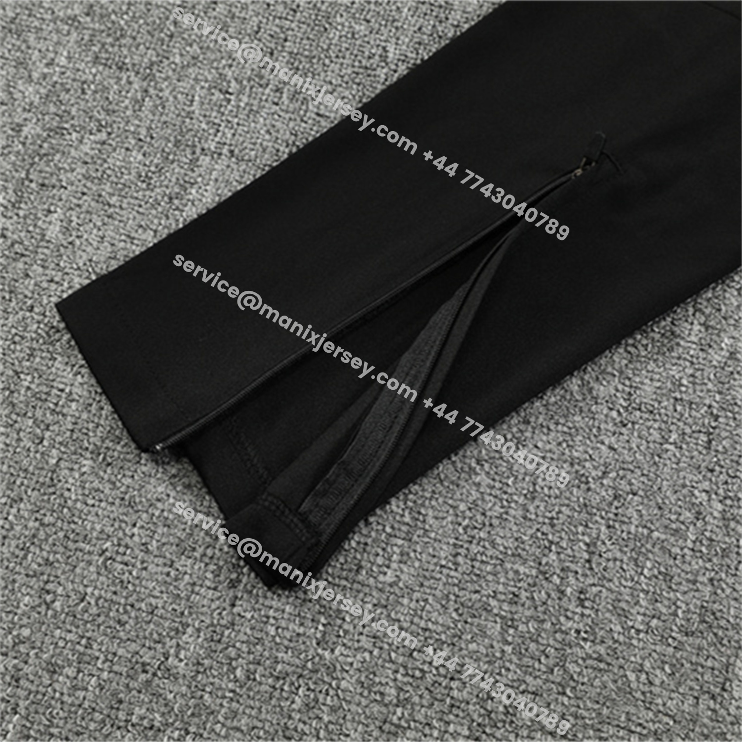 ManixJersey.com | Liver.pool 25-26 Long Sleeve Training Set - Player Version - White Top & Black Pants -Customize Name, Number and Patch | Worldwide Shipping