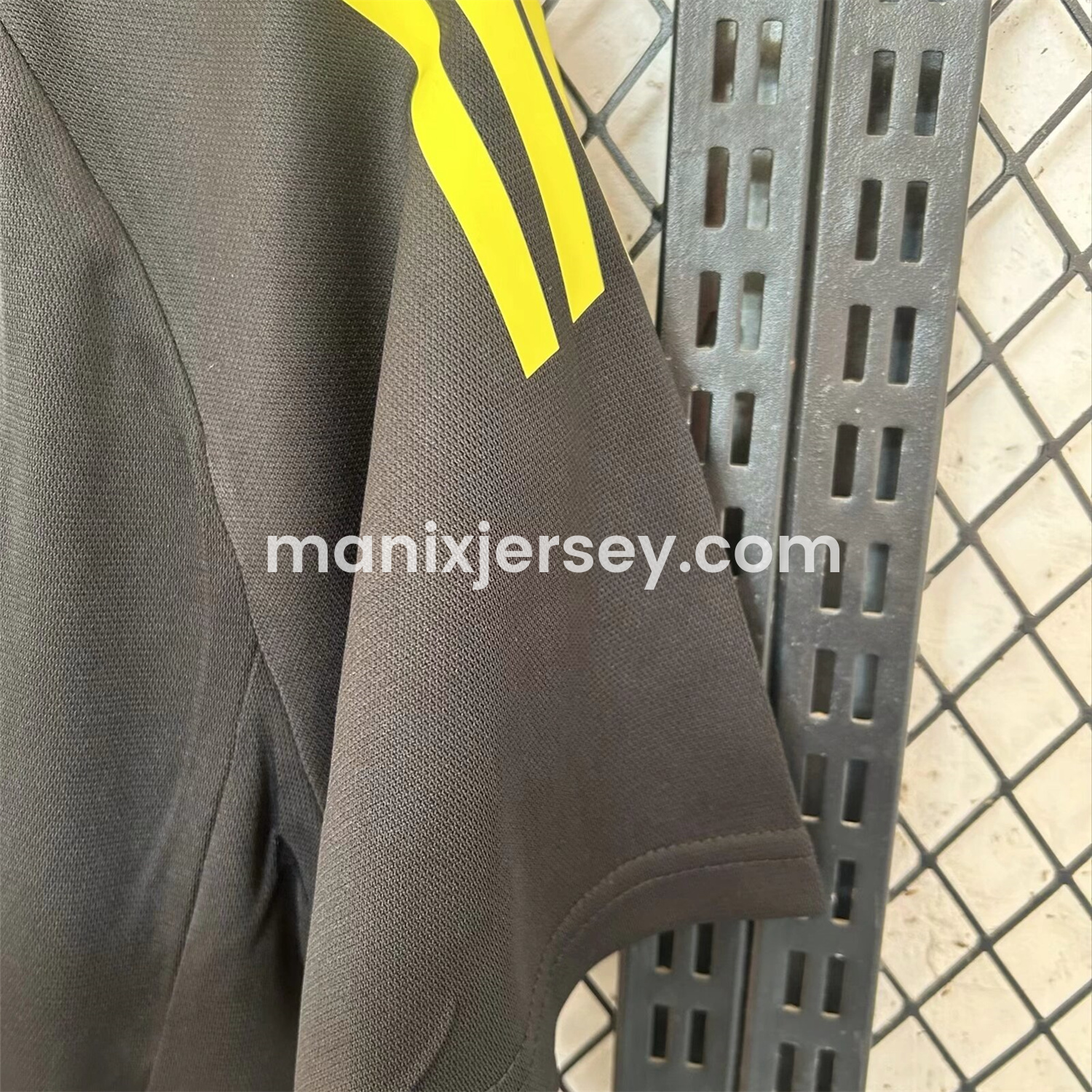 ManixJersey.com | Atletico Mineiro 24-25 Black Training Jersey with Polo Collar - Fans Version -Customize Name, Number and Patch | Worldwide Shipping