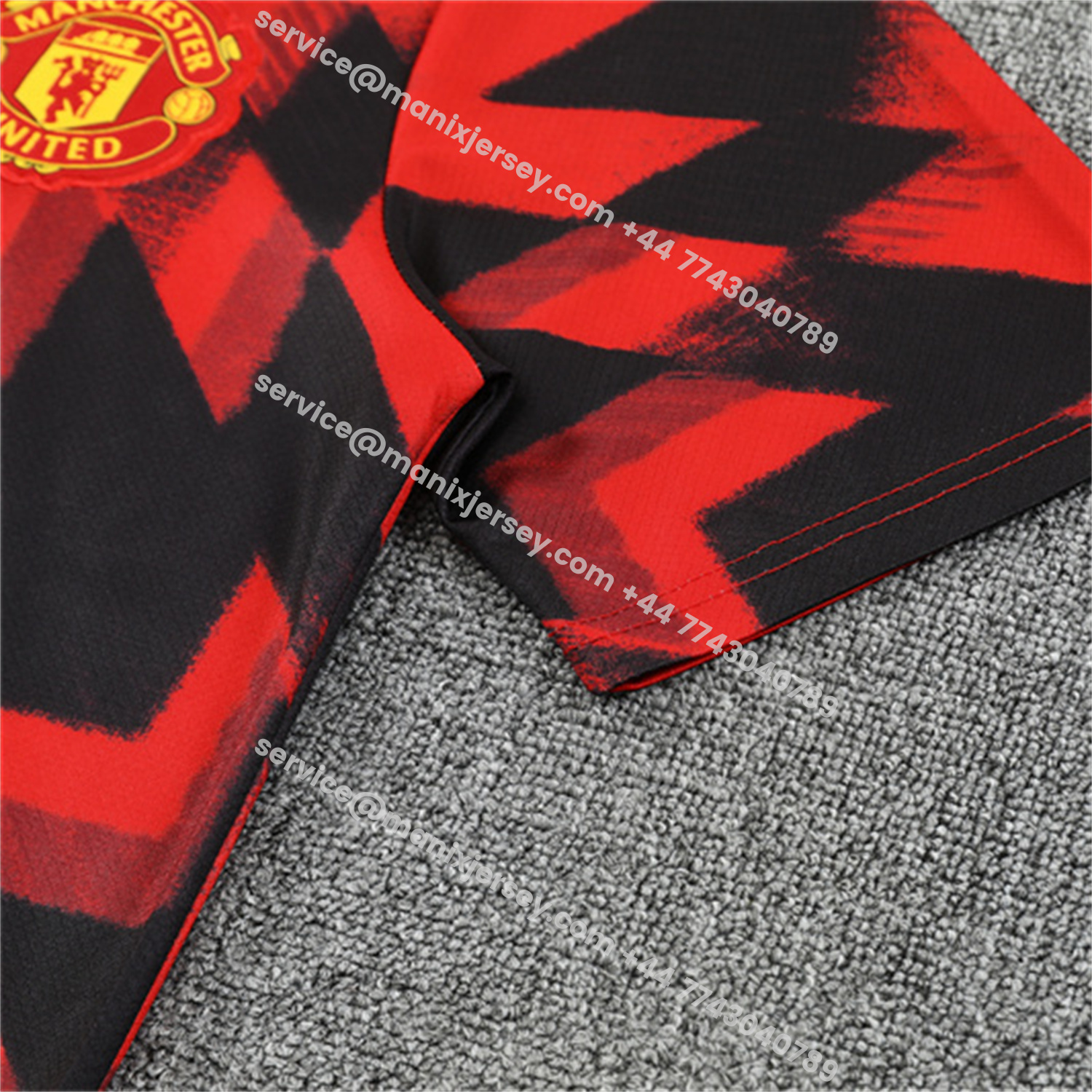 ManixJersey.com | Manchester United 25-26 Kids Short-Sleeve Training Set - Red Camouflage Top & Black Shorts -Customize Name, Number and Patch | Worldwide Shipping