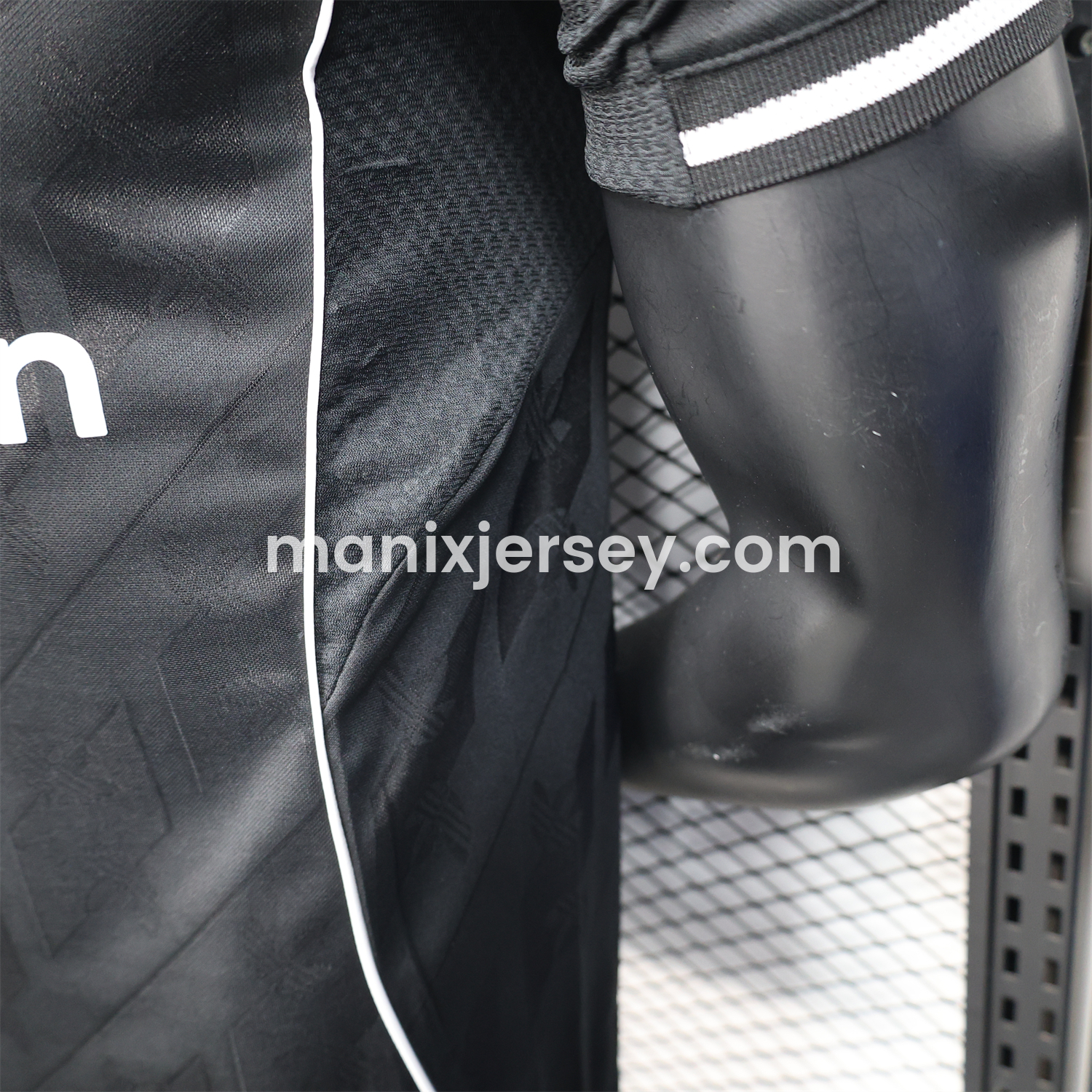 ManixJersey.com | Manchester United 25-26 Black Training Jersey - Player Version -Customize Name, Number and Patch | Worldwide Shipping