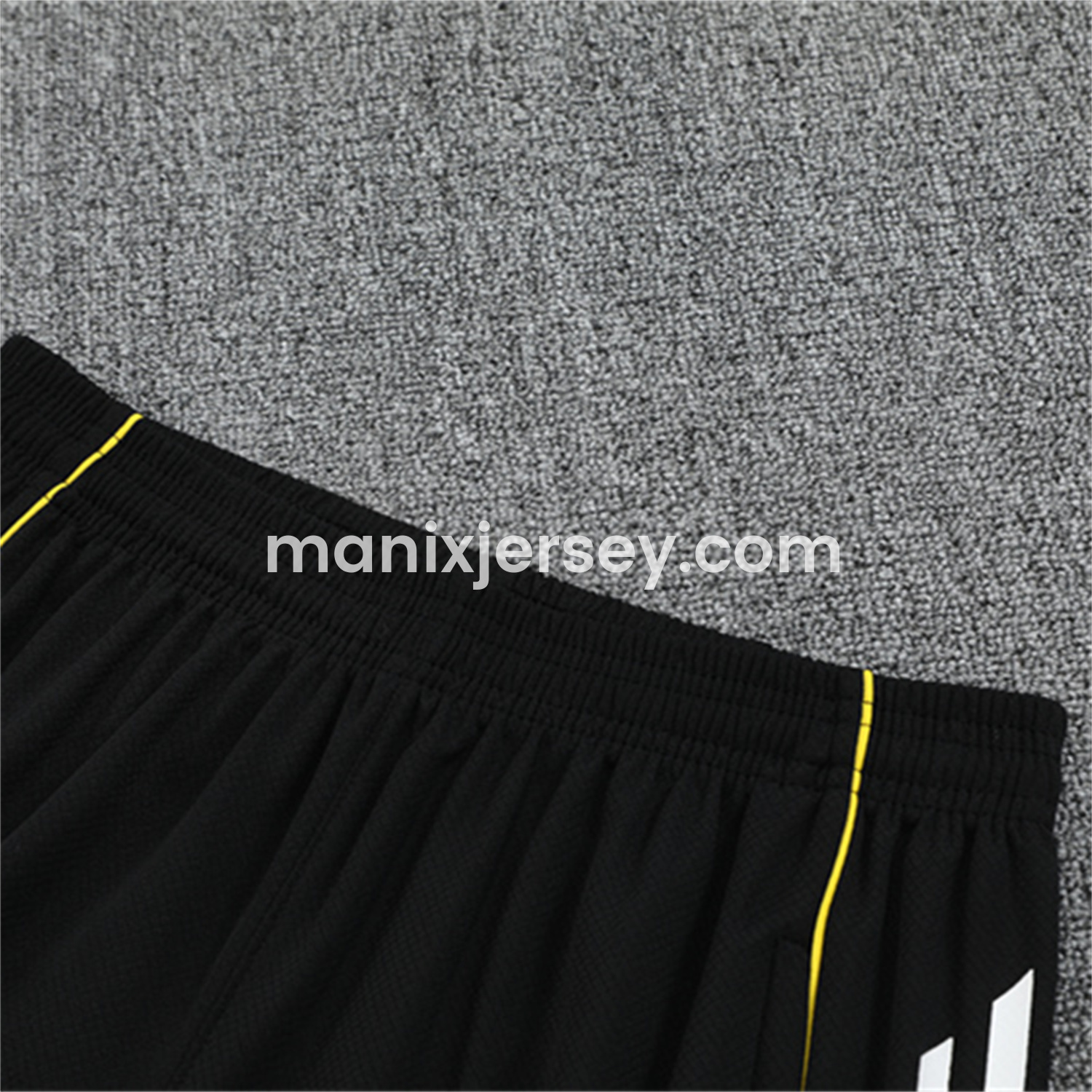 ManixJersey.com | Real Madrid 25-26 Kids Short-Sleeve Training Set - Yellow Line Black Top and Black Shorts -Customize Name, Number and Patch | Worldwide Shipping