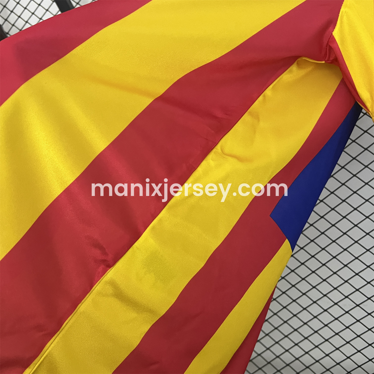 ManixJersey.com | Retro Valencia 1980-82 Away Jersey -Customize Name, Number and Patch | Worldwide Shipping
