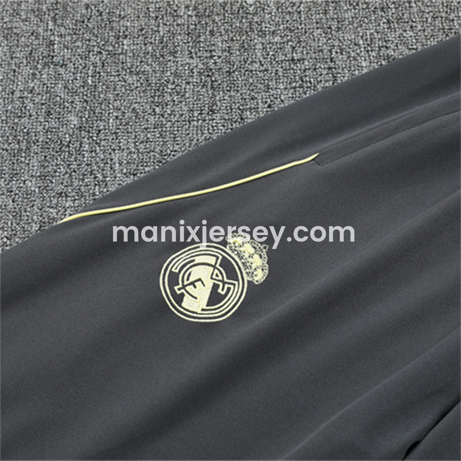 ManixJersey.com | Real Madrid 25-26 Kid Long Sleeves Training Set - Yellow Top & Gray Pants -Customize Name, Number and Patch | Worldwide Shipping