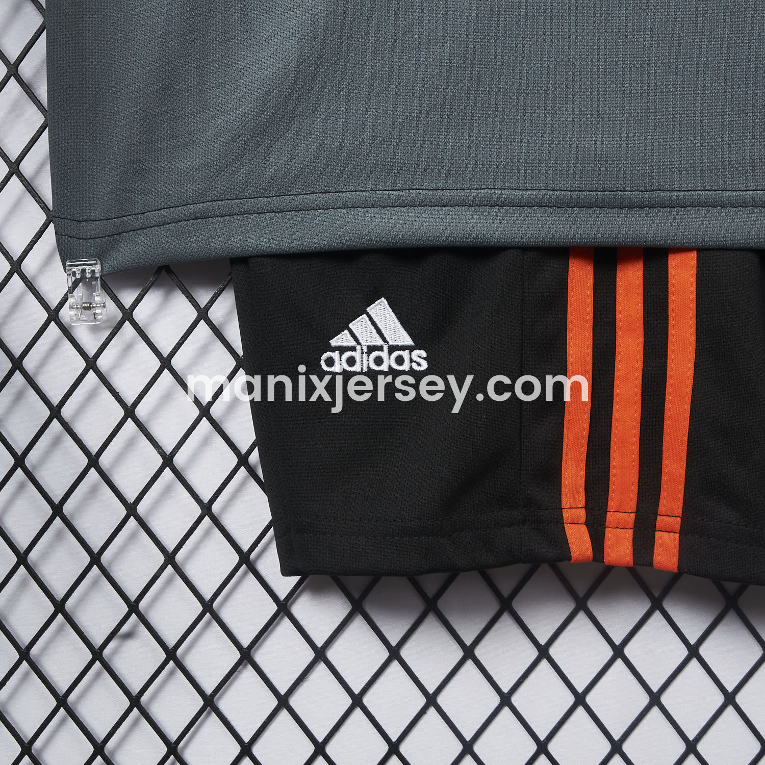 ManixJersey.com | Retro Bayern Munich 2016-17 Away Men's Adult Jersey Set - Fans Version -Customize Name, Number and Patch | Worldwide Shipping