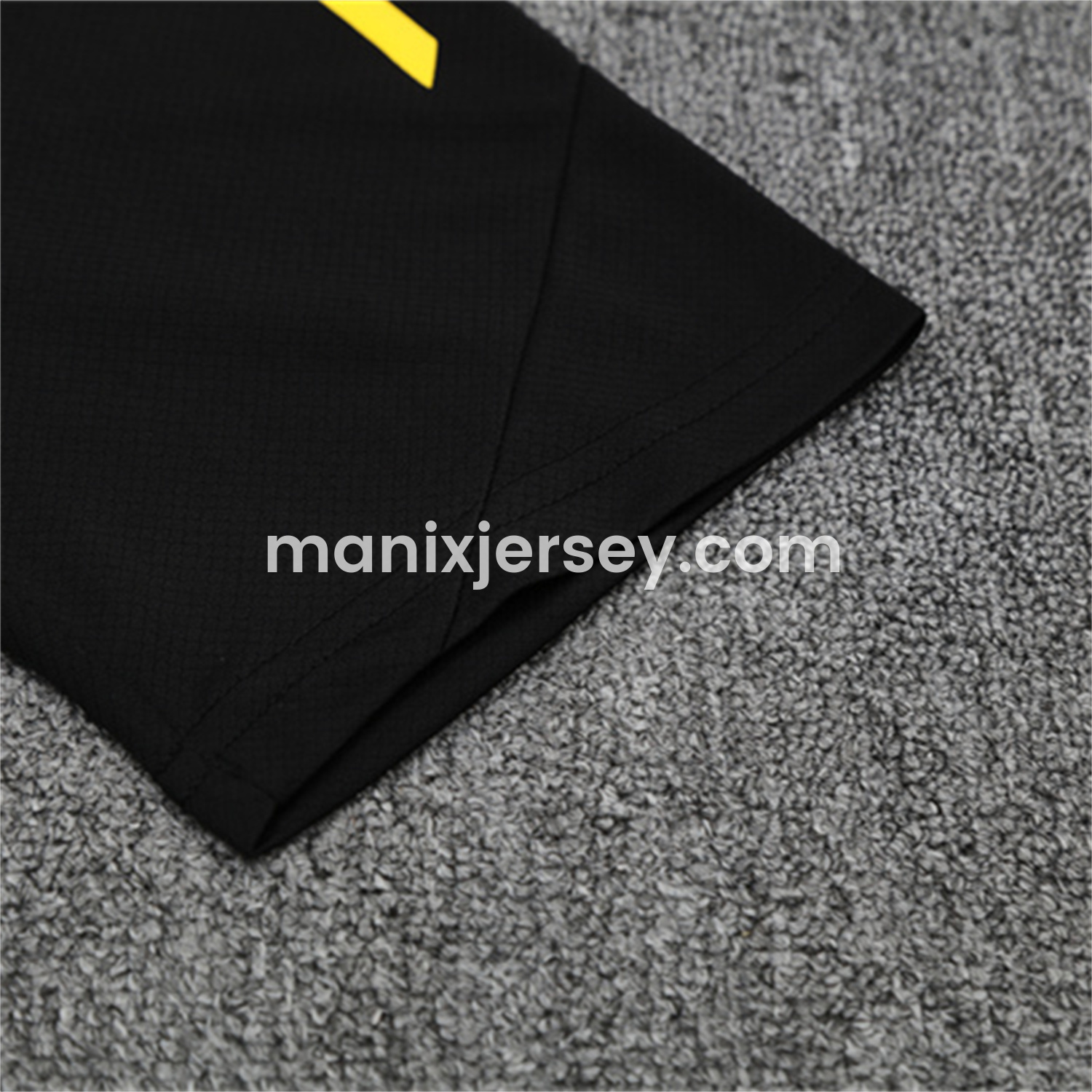 ManixJersey.com | Manchester United 25-26 Short-Sleeve Training Set - Black Top & Black shorts -Customize Name, Number and Patch | Worldwide Shipping