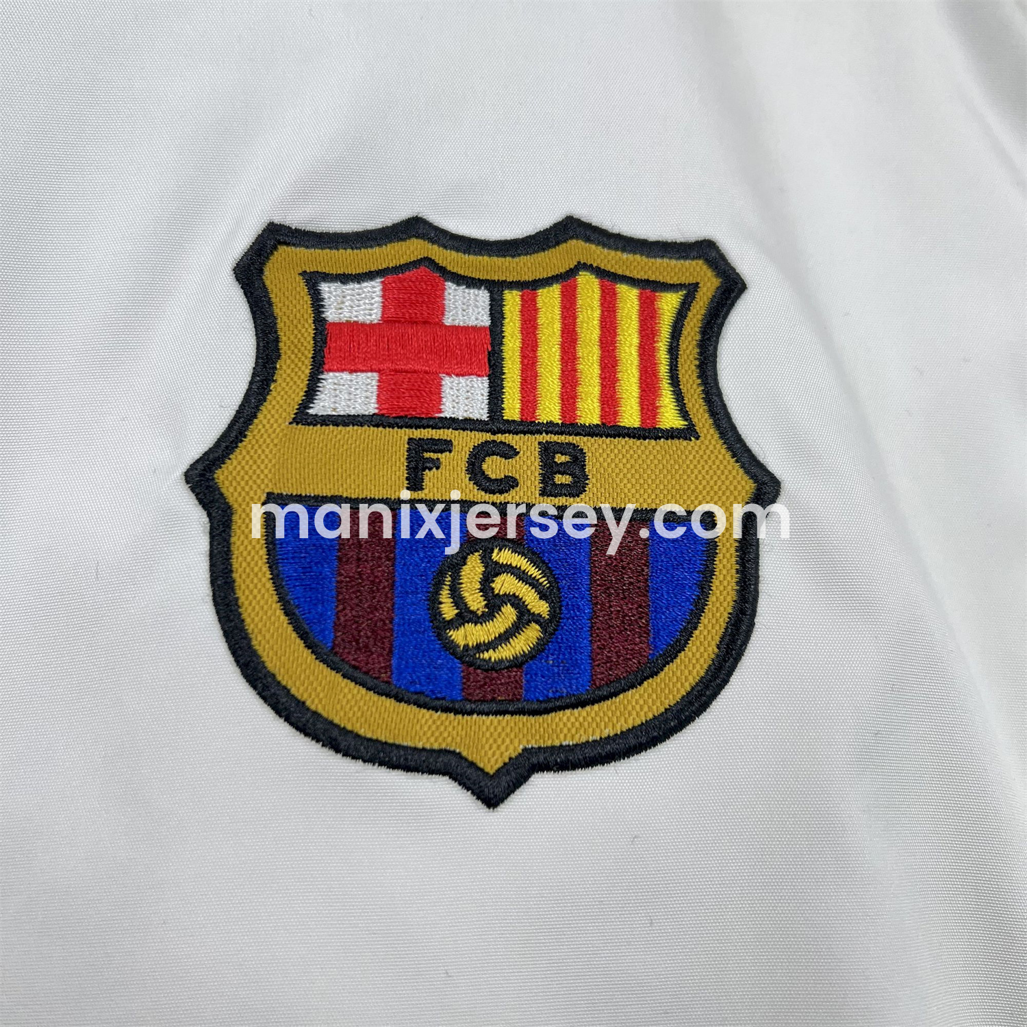 ManixJersey.com | Retro Barcelona 1994-95 Player Windbreaker - White -Customize Name, Number and Patch | Worldwide Shipping
