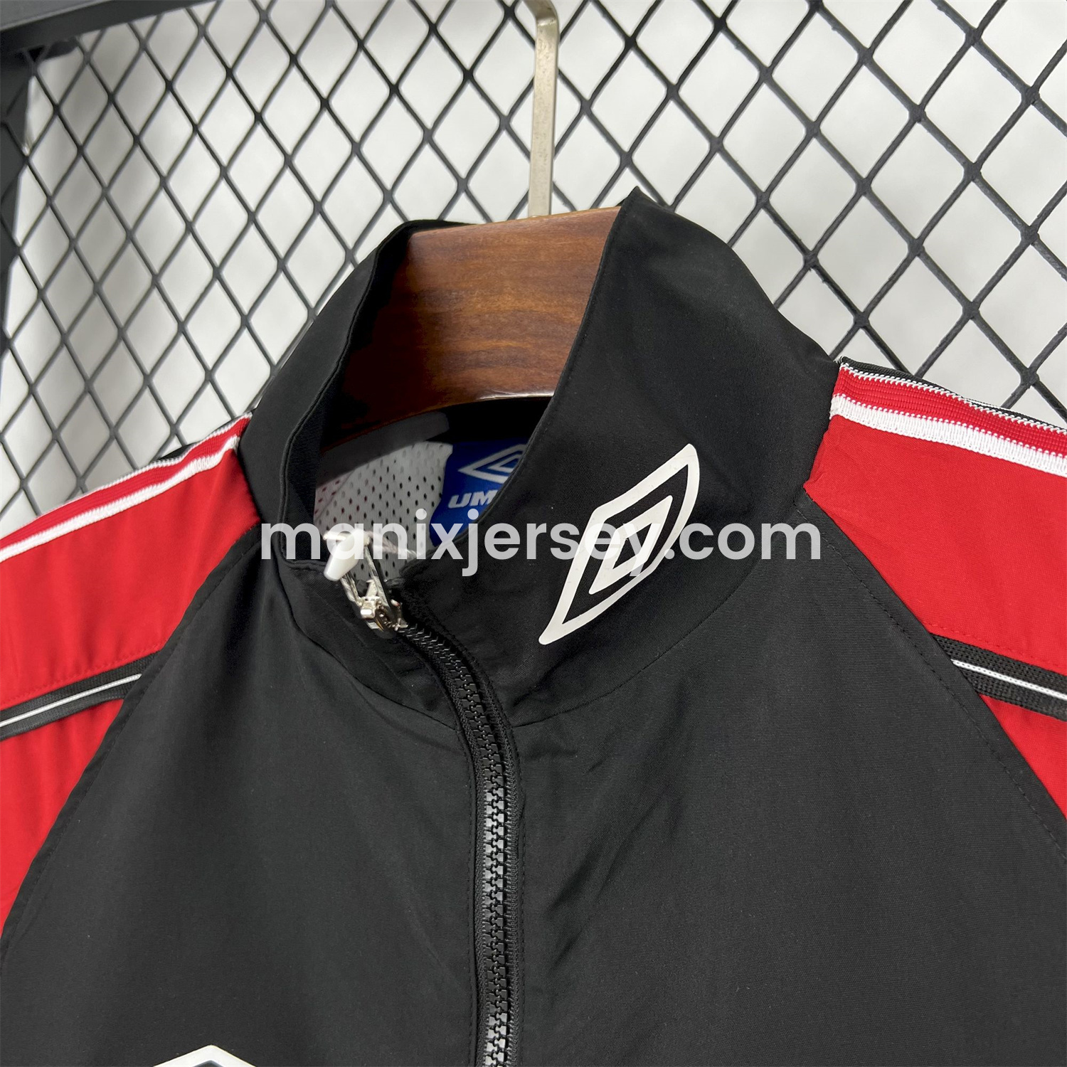 ManixJersey.com | Retro Manchester United 1998-99 Throwback Windbreaker Jacket - Black and Red -Customize Name, Number and Patch | Worldwide Shipping