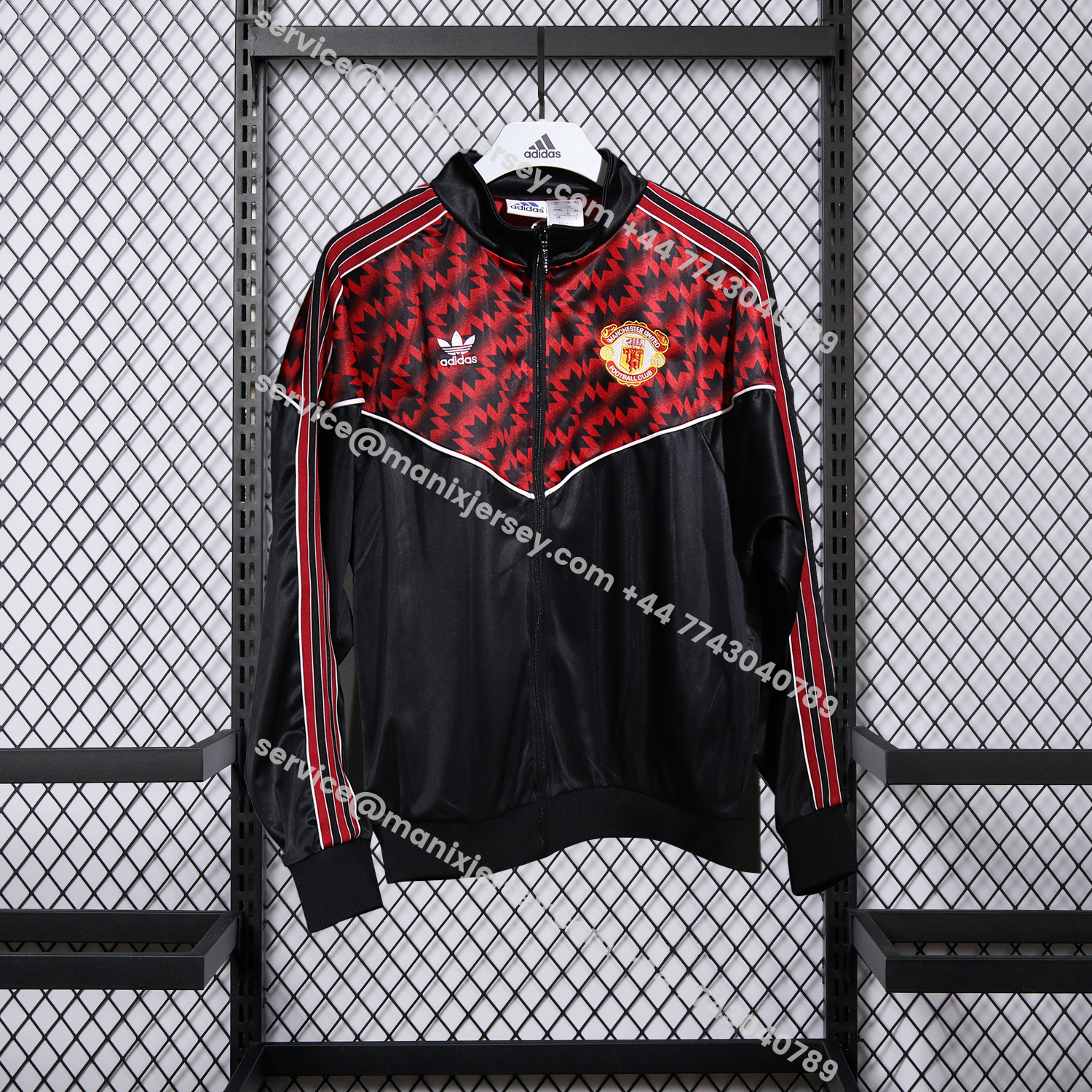 ManixJersey.com | Manchester United 25-26 Training Set - Red Black Top and Black Pants -Customize Name, Number and Patch | Worldwide Shipping