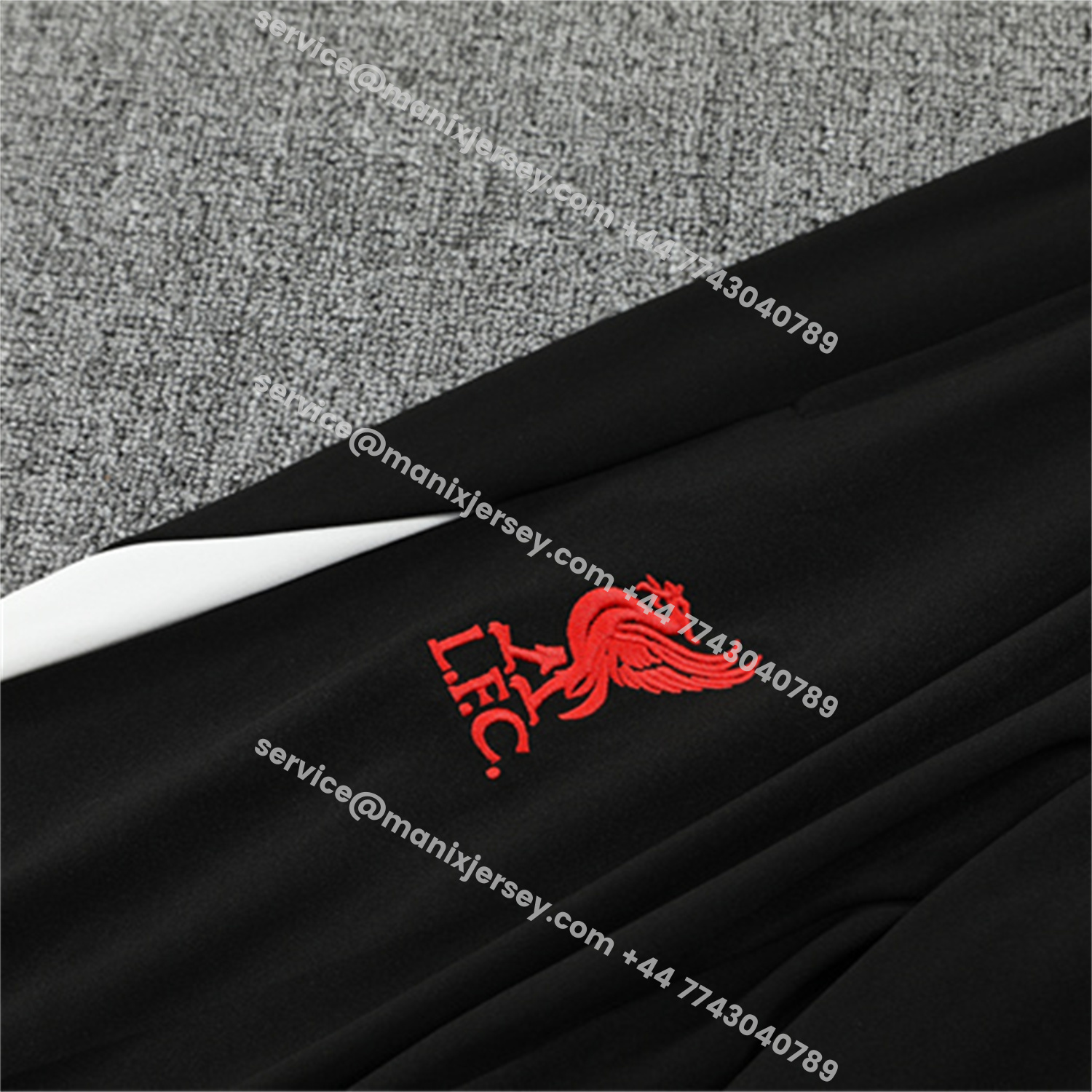 ManixJersey.com | Liver.pool 25-26 Long Sleeve Training Set - Player Version - White Top & Black Pants -Customize Name, Number and Patch | Worldwide Shipping