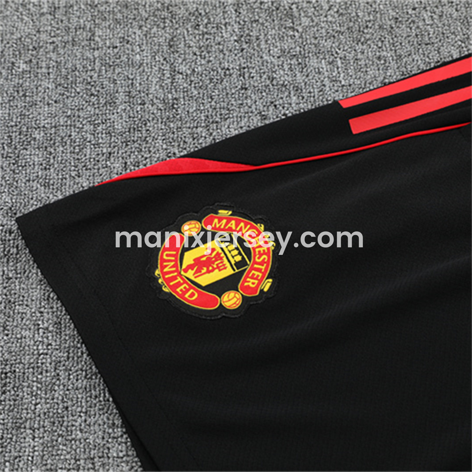 ManixJersey.com | Manchester United 25-26 Kid Short-Sleeve Training Set - White Top & Black Shorts -Customize Name, Number and Patch | Worldwide Shipping