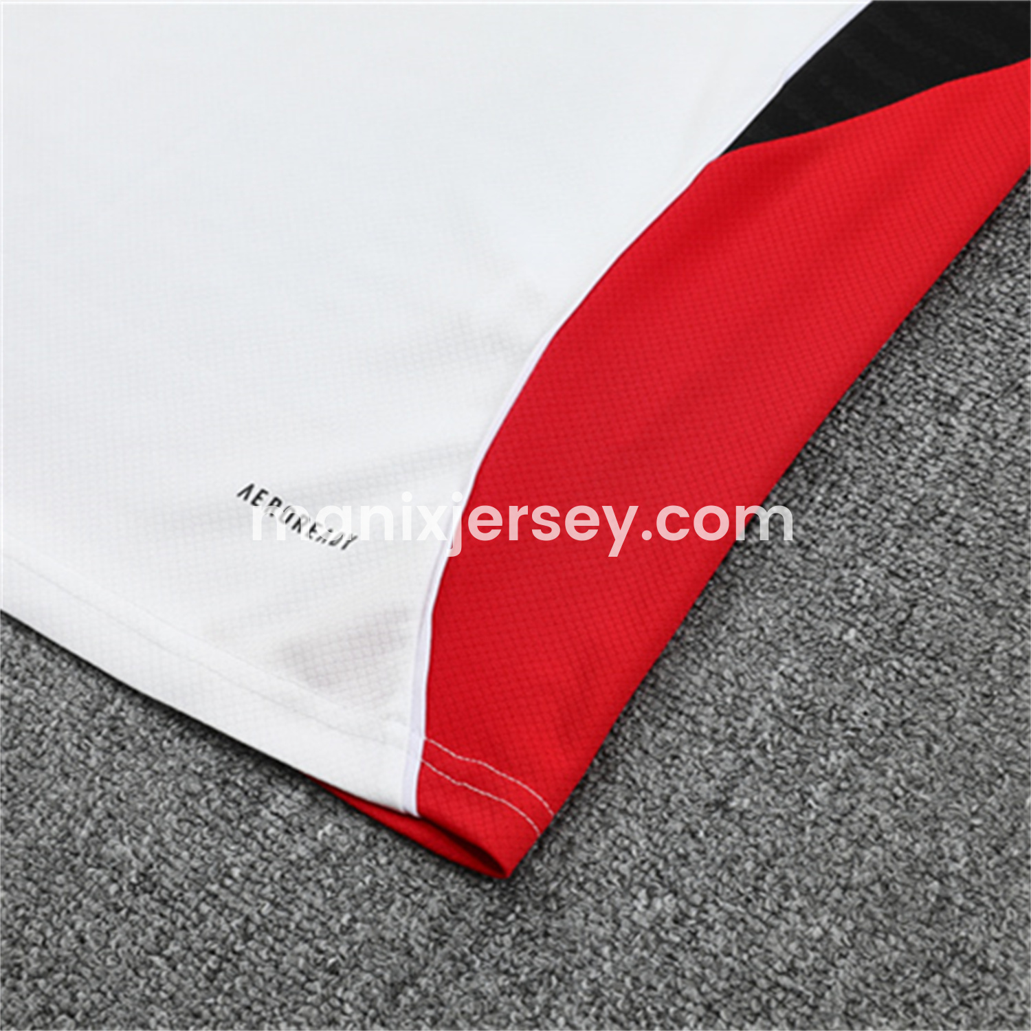 ManixJersey.com | Manchester United 25-26 Kid Short-Sleeve Training Set - White Top & Black Shorts -Customize Name, Number and Patch | Worldwide Shipping