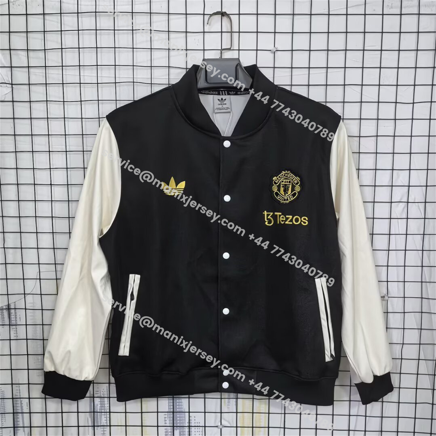 ManixJersey.com | Manchester United 25-26 Windbreaker Jacket - White And Black -Customize Name, Number and Patch | Worldwide Shipping
