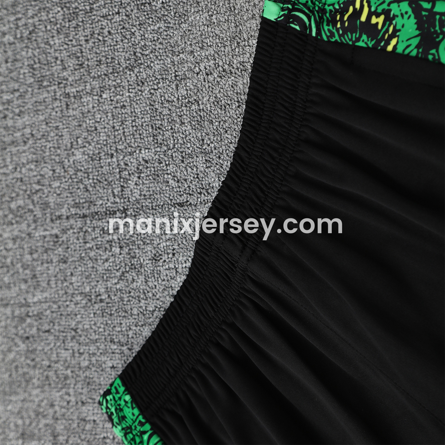 ManixJersey.com | Brazil 25-26 Green Jesus Statue Short-Sleeve Training Set - Green Top & Black Shorts -Customize Name, Number and Patch | Worldwide Shipping