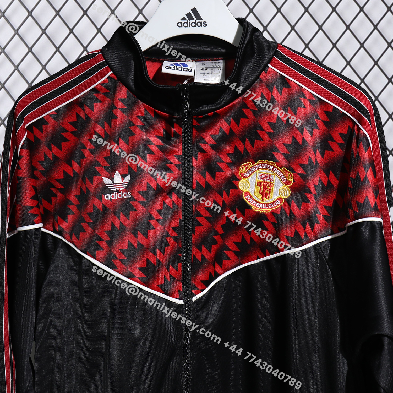 ManixJersey.com | Manchester United 25-26 Training Set - Red Black Top and Black Pants -Customize Name, Number and Patch | Worldwide Shipping