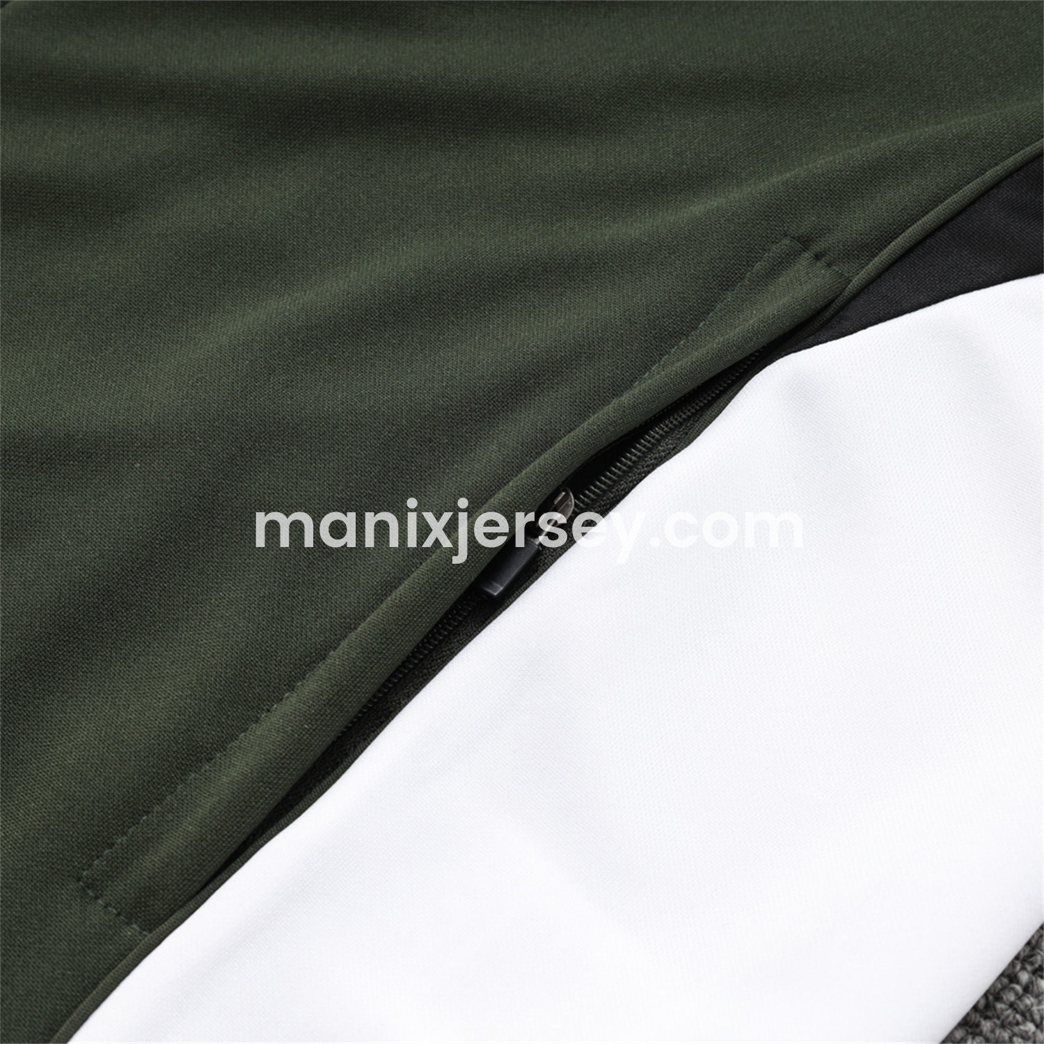 ManixJersey.com | Bayern Munich 25-26 Jacket Training Tracksuit - Army Green Top and Black Pants -Customize Name, Number and Patch | Worldwide Shipping