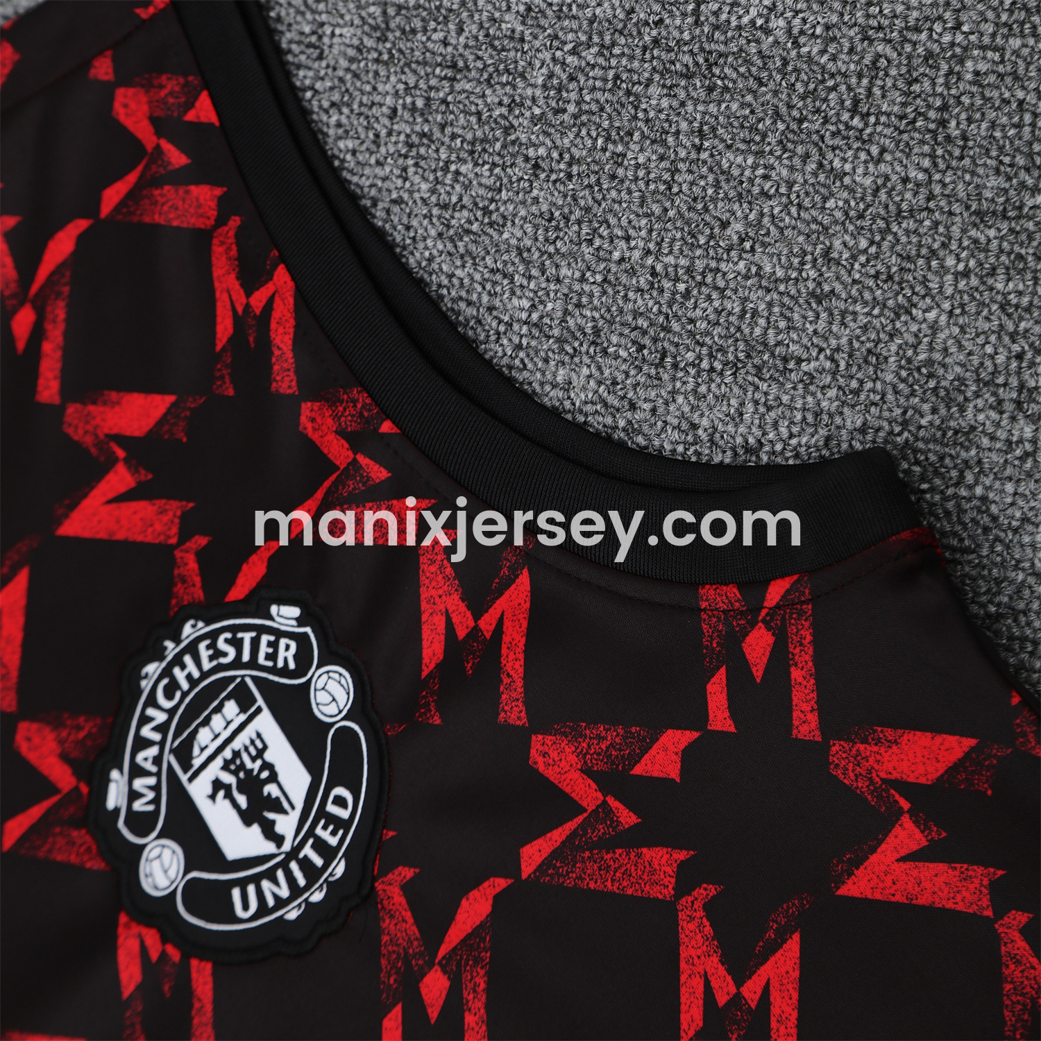 ManixJersey.com | Manchester United 25-26 Pre-Match Vest Training Set - Red Top & Black Shorts -Customize Name, Number and Patch | Worldwide Shipping