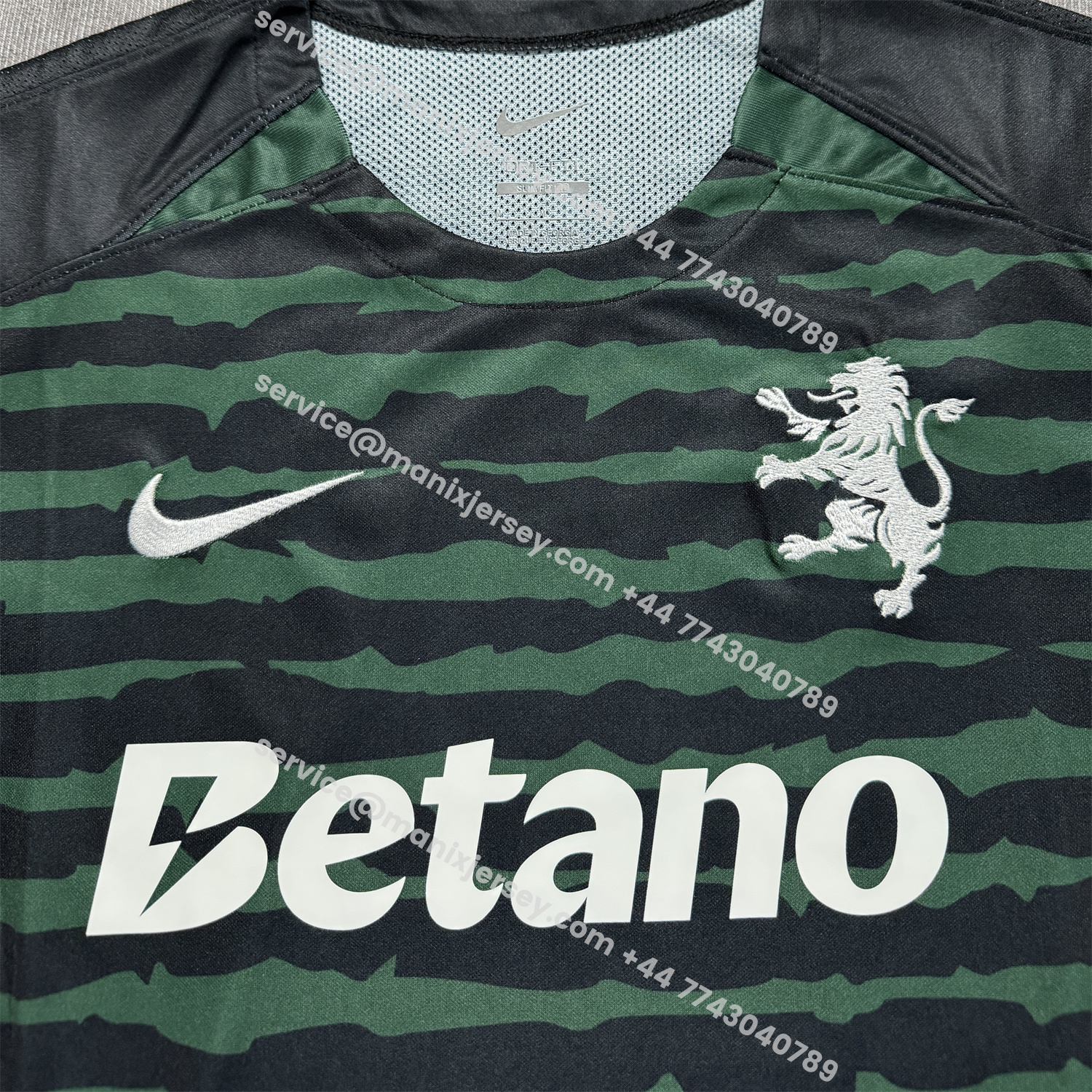 ManixJersey.com | Sporting CP 25-26 Christmas Special Jersey - Fans Version -Customize Name, Number and Patch | Worldwide Shipping