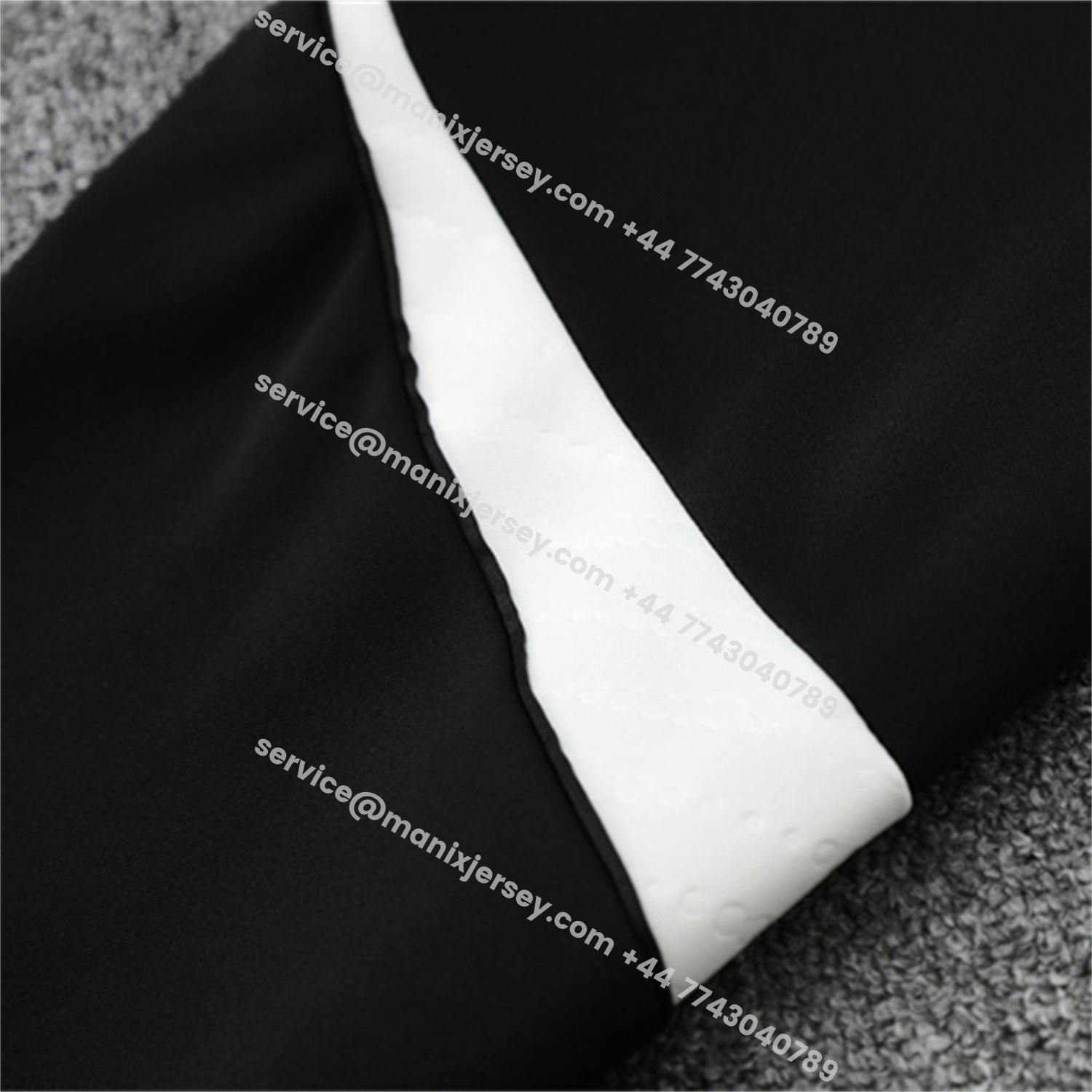 ManixJersey.com | Liver.pool 25-26 Long Sleeve Training Set - Black Top & Black Pants -Customize Name, Number and Patch | Worldwide Shipping