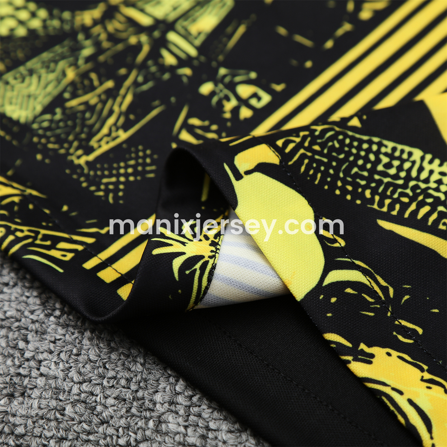 ManixJersey.com | Brazil 25-26 Yellow Jesus Statue Short-Sleeve Training Set - Yellow Top & Black Shorts -Customize Name, Number and Patch | Worldwide Shipping