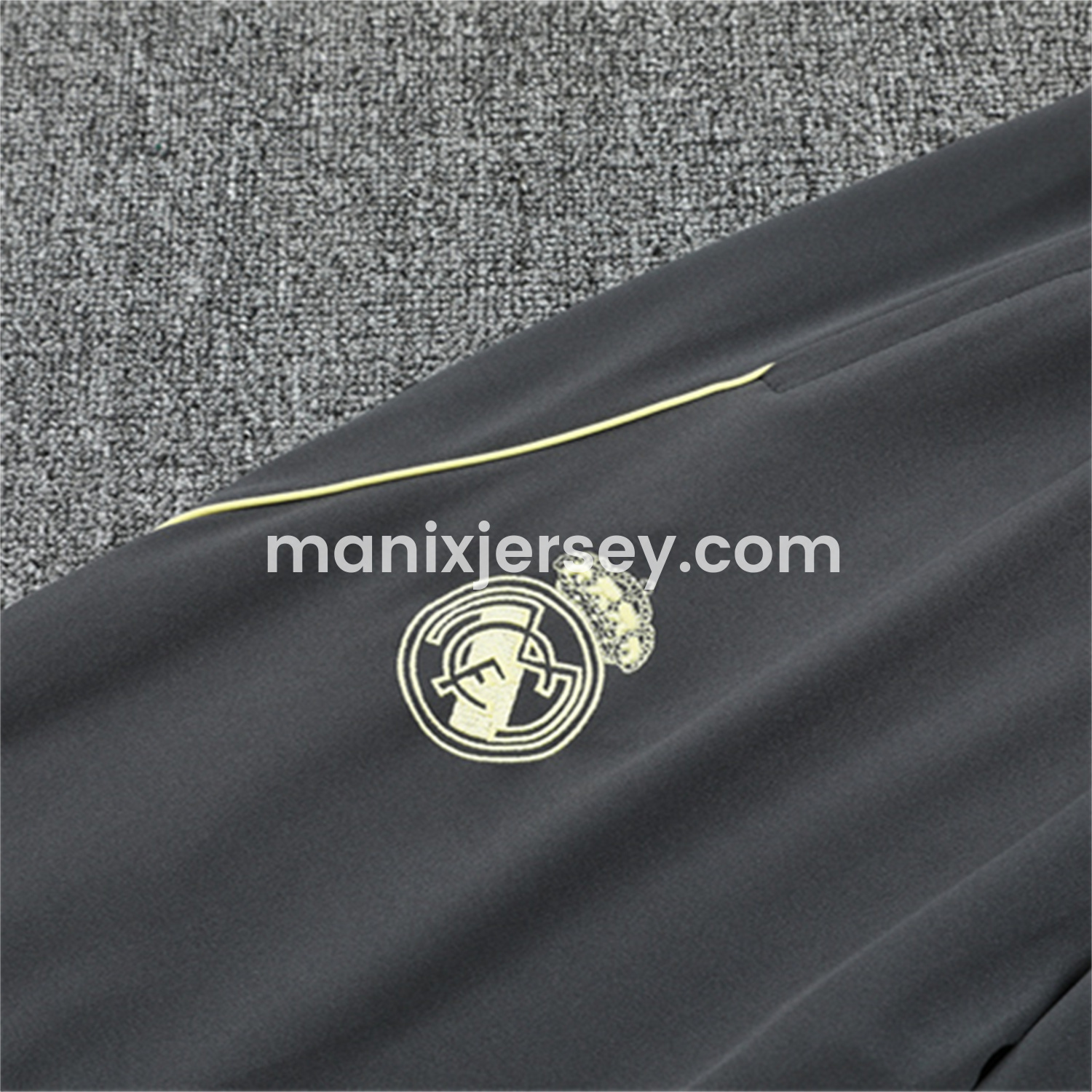 ManixJersey.com | Real Madrid 25-26 Kid Long Sleeves Training Set - Gray Top & Gray Pants -Customize Name, Number and Patch | Worldwide Shipping